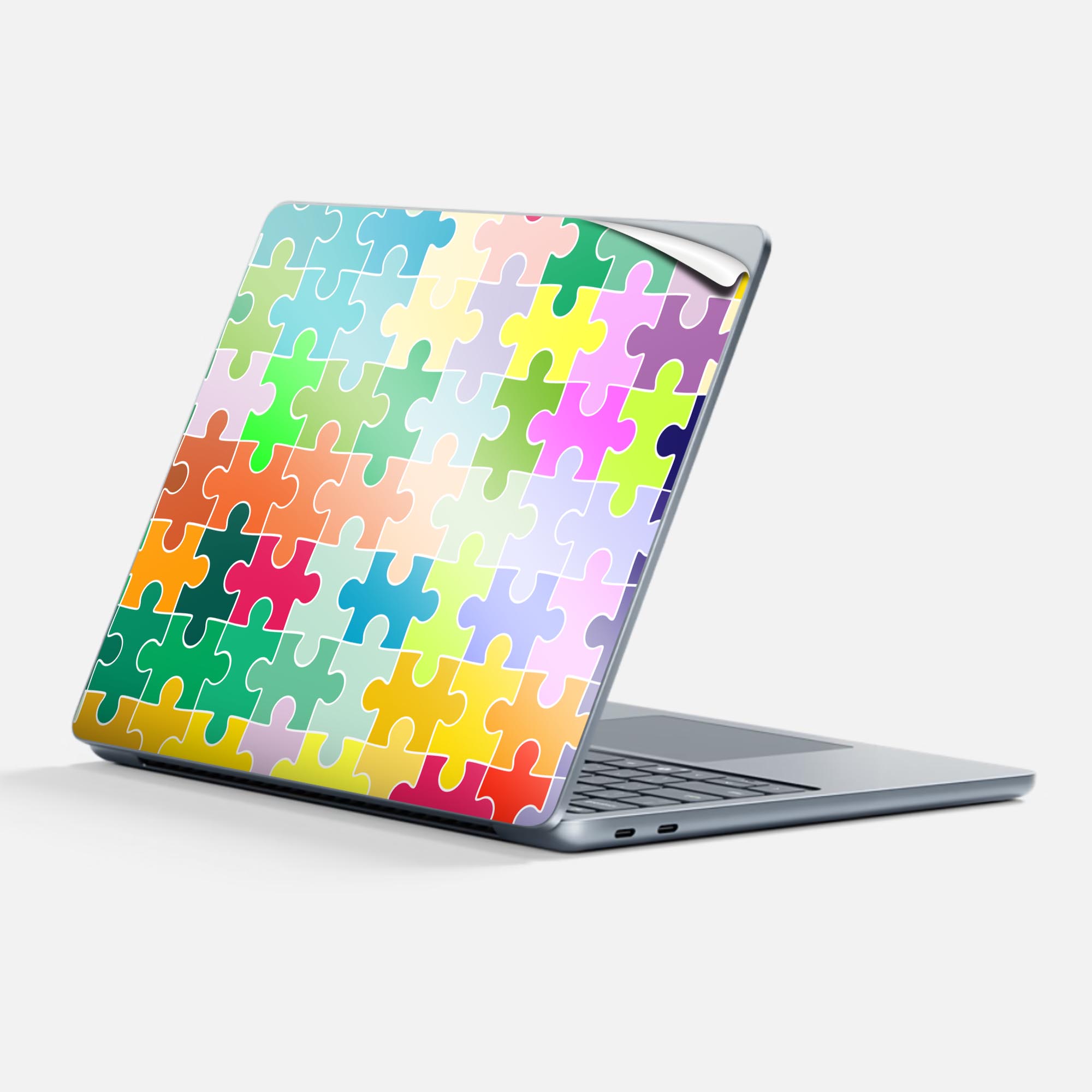 商品特徴・貼るだけでかんたん着せ替え、Surfac Laptop(第7世代) 13インチ 共通対応デザインスキンシール・高精細プリントで写真と遜色のない仕上がり！半光沢シートでしっとりツヤのある表現力・ちょっとしたすり傷からSurface本体を保護・接着部はエアフリー素材で気泡の心配も軽減・再剥離素材なので貼り付け時の調整も安心注意事項画像はサンプルですので、ご覧の環境によっては多少色味に違いを感じる場合がございます。 イメージと違った、モニターと色味が異なるという理由での交換や返金はご対応出来かねます。スキンシールのみの販売で、本体は付属しません。また、シールは背面部用のみとなります。初回貼付時の位置調整や貼り直しは可能ですが、しっかりと押し付けて接着させた後の再剥離、再利用は保証しておりません。また接着部に油分や汚れが付着しますと角の部分は剥がれやすくなりますので、貼付時はあまり触れないようにご注意ください。無地のセミグロスシートにデザインをプリントした商品で、デコなどの加工はございません。 凹凸や光沢があるように見えたり布地や金属を素材にしたように見える商品もありますが、デザインの図版によるものです。印刷時に微妙な画像のズレが生じる場合がございます。ご注文後に1点1点制作する受注生産品の為、不良品以外のご返品や交換は固くお断りします。 発送について完全受注生産のハンドメイド商品となりますので、既製品と比べて発送までお時間を頂いています。 基本的に決済確認後、最大で10営業日での発送となります。繁忙期や休業日明けの場合はさらに時間がかかる場合があります。 その際には別途メールにてご連絡致します。メール便の場合、発送日から到着までに2?4日ほどかかる場合が多く、紛失などの保障もご対応できかねます。あらかじめご了承下さい。