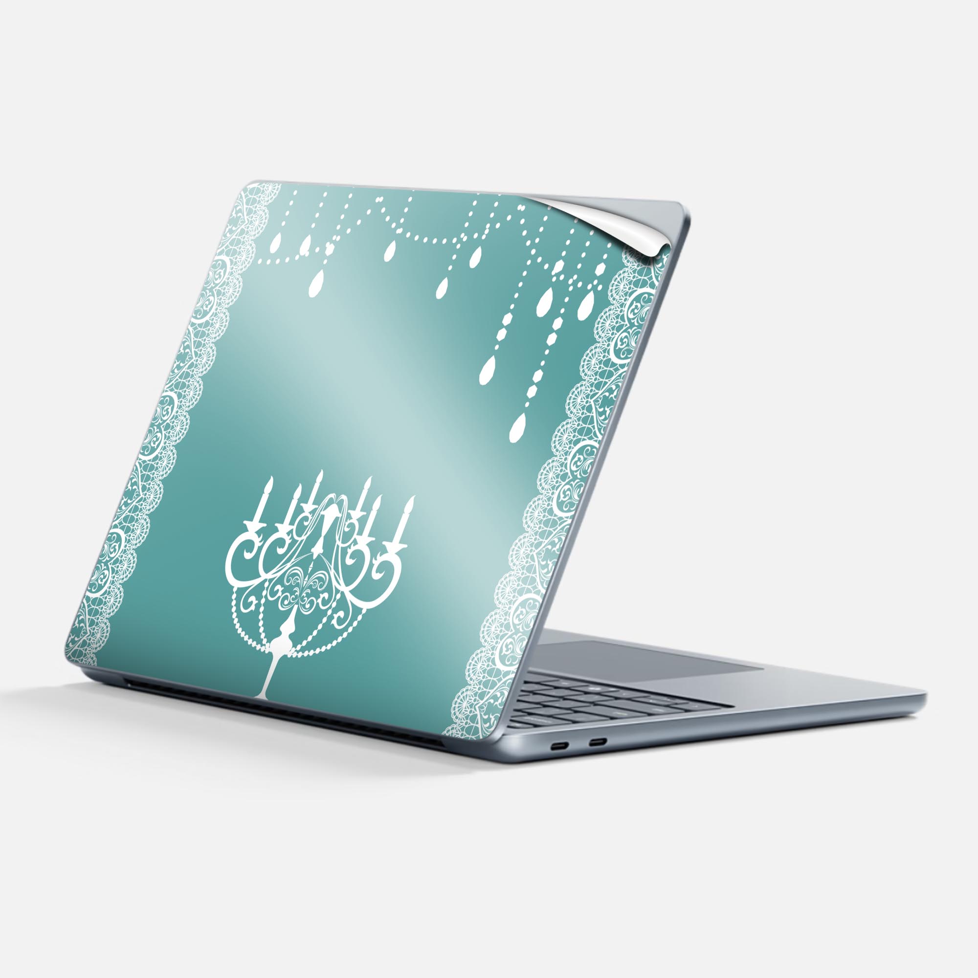 商品特徴・貼るだけでかんたん着せ替え、Surfac Laptop(第7世代) 13インチ 共通対応デザインスキンシール・高精細プリントで写真と遜色のない仕上がり！半光沢シートでしっとりツヤのある表現力・ちょっとしたすり傷からSurface本体を保護・接着部はエアフリー素材で気泡の心配も軽減・再剥離素材なので貼り付け時の調整も安心注意事項画像はサンプルですので、ご覧の環境によっては多少色味に違いを感じる場合がございます。 イメージと違った、モニターと色味が異なるという理由での交換や返金はご対応出来かねます。スキンシールのみの販売で、本体は付属しません。また、シールは背面部用のみとなります。初回貼付時の位置調整や貼り直しは可能ですが、しっかりと押し付けて接着させた後の再剥離、再利用は保証しておりません。また接着部に油分や汚れが付着しますと角の部分は剥がれやすくなりますので、貼付時はあまり触れないようにご注意ください。無地のセミグロスシートにデザインをプリントした商品で、デコなどの加工はございません。 凹凸や光沢があるように見えたり布地や金属を素材にしたように見える商品もありますが、デザインの図版によるものです。印刷時に微妙な画像のズレが生じる場合がございます。ご注文後に1点1点制作する受注生産品の為、不良品以外のご返品や交換は固くお断りします。 発送について完全受注生産のハンドメイド商品となりますので、既製品と比べて発送までお時間を頂いています。 基本的に決済確認後、最大で10営業日での発送となります。繁忙期や休業日明けの場合はさらに時間がかかる場合があります。 その際には別途メールにてご連絡致します。メール便の場合、発送日から到着までに2?4日ほどかかる場合が多く、紛失などの保障もご対応できかねます。あらかじめご了承下さい。