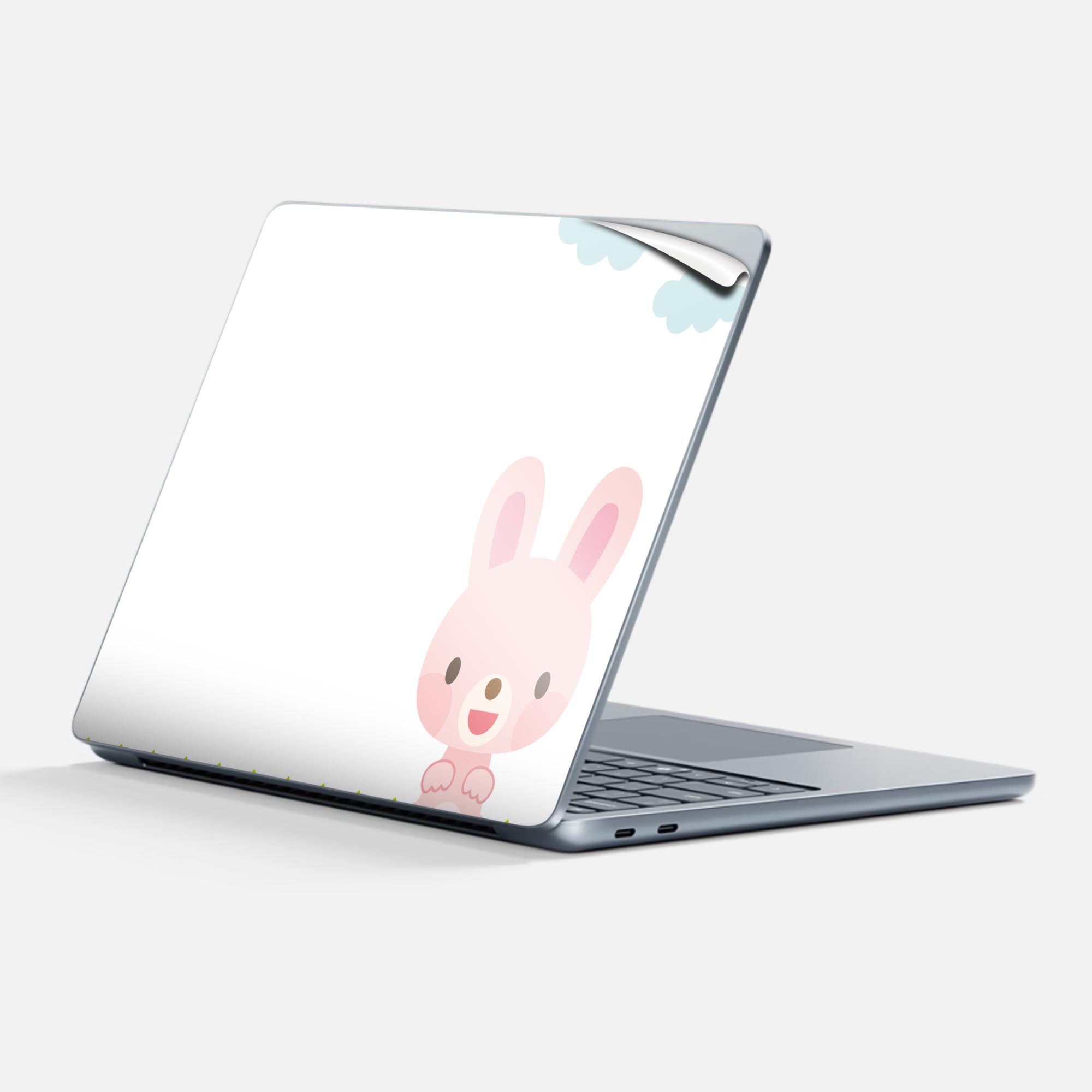 商品特徴・貼るだけでかんたん着せ替え、Surfac Laptop(第7世代) 13インチ 共通対応デザインスキンシール・高精細プリントで写真と遜色のない仕上がり！半光沢シートでしっとりツヤのある表現力・ちょっとしたすり傷からSurface本体を保護・接着部はエアフリー素材で気泡の心配も軽減・再剥離素材なので貼り付け時の調整も安心注意事項画像はサンプルですので、ご覧の環境によっては多少色味に違いを感じる場合がございます。 イメージと違った、モニターと色味が異なるという理由での交換や返金はご対応出来かねます。スキンシールのみの販売で、本体は付属しません。また、シールは背面部用のみとなります。初回貼付時の位置調整や貼り直しは可能ですが、しっかりと押し付けて接着させた後の再剥離、再利用は保証しておりません。また接着部に油分や汚れが付着しますと角の部分は剥がれやすくなりますので、貼付時はあまり触れないようにご注意ください。無地のセミグロスシートにデザインをプリントした商品で、デコなどの加工はございません。 凹凸や光沢があるように見えたり布地や金属を素材にしたように見える商品もありますが、デザインの図版によるものです。印刷時に微妙な画像のズレが生じる場合がございます。ご注文後に1点1点制作する受注生産品の為、不良品以外のご返品や交換は固くお断りします。 発送について完全受注生産のハンドメイド商品となりますので、既製品と比べて発送までお時間を頂いています。 基本的に決済確認後、最大で10営業日での発送となります。繁忙期や休業日明けの場合はさらに時間がかかる場合があります。 その際には別途メールにてご連絡致します。メール便の場合、発送日から到着までに2?4日ほどかかる場合が多く、紛失などの保障もご対応できかねます。あらかじめご了承下さい。