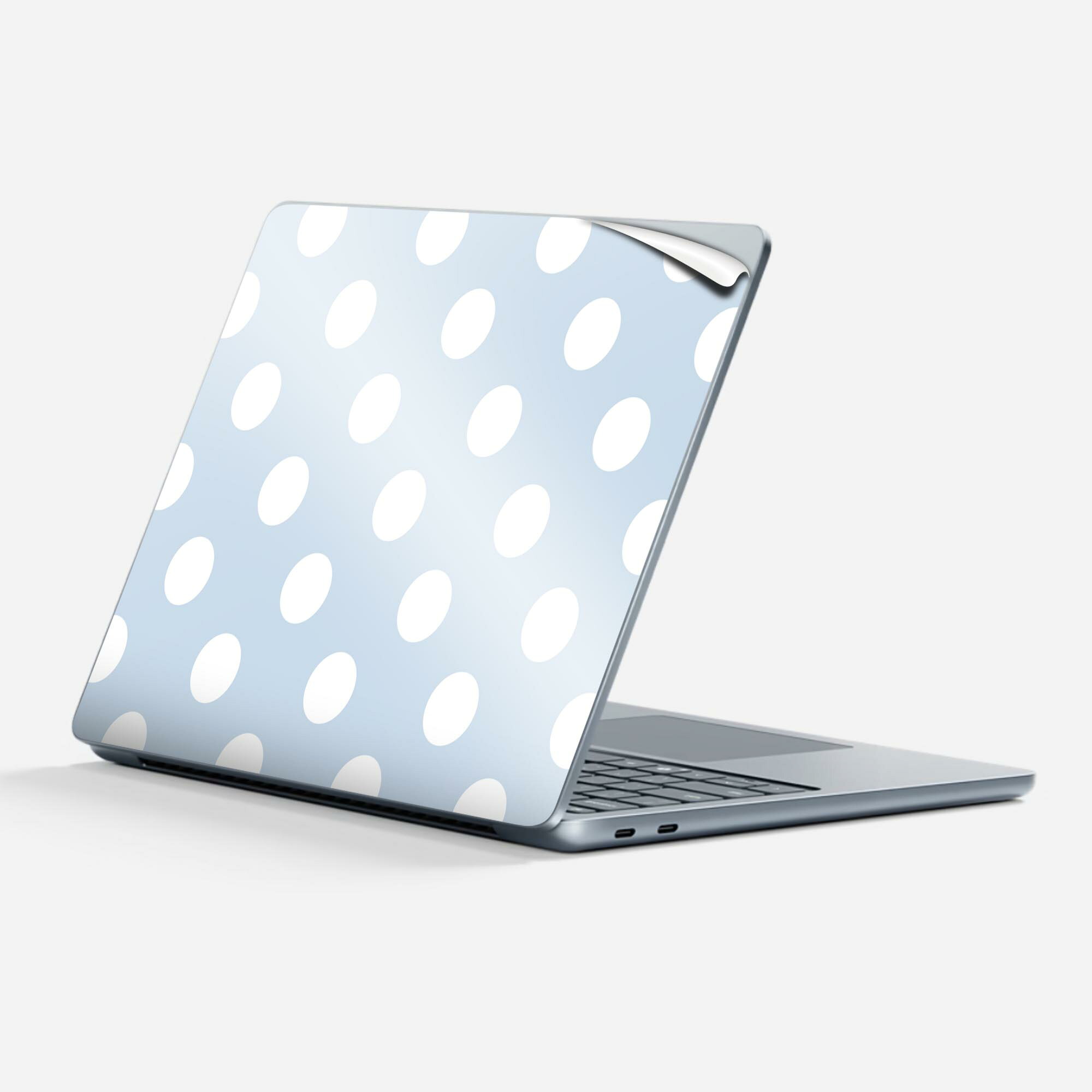 商品特徴・貼るだけでかんたん着せ替え、Surfac Laptop(第7世代) 13インチ 共通対応デザインスキンシール・高精細プリントで写真と遜色のない仕上がり！半光沢シートでしっとりツヤのある表現力・ちょっとしたすり傷からSurface本体を保護・接着部はエアフリー素材で気泡の心配も軽減・再剥離素材なので貼り付け時の調整も安心注意事項画像はサンプルですので、ご覧の環境によっては多少色味に違いを感じる場合がございます。 イメージと違った、モニターと色味が異なるという理由での交換や返金はご対応出来かねます。スキンシールのみの販売で、本体は付属しません。また、シールは背面部用のみとなります。初回貼付時の位置調整や貼り直しは可能ですが、しっかりと押し付けて接着させた後の再剥離、再利用は保証しておりません。また接着部に油分や汚れが付着しますと角の部分は剥がれやすくなりますので、貼付時はあまり触れないようにご注意ください。無地のセミグロスシートにデザインをプリントした商品で、デコなどの加工はございません。 凹凸や光沢があるように見えたり布地や金属を素材にしたように見える商品もありますが、デザインの図版によるものです。印刷時に微妙な画像のズレが生じる場合がございます。ご注文後に1点1点制作する受注生産品の為、不良品以外のご返品や交換は固くお断りします。 発送について完全受注生産のハンドメイド商品となりますので、既製品と比べて発送までお時間を頂いています。 基本的に決済確認後、最大で10営業日での発送となります。繁忙期や休業日明けの場合はさらに時間がかかる場合があります。 その際には別途メールにてご連絡致します。メール便の場合、発送日から到着までに2?4日ほどかかる場合が多く、紛失などの保障もご対応できかねます。あらかじめご了承下さい。