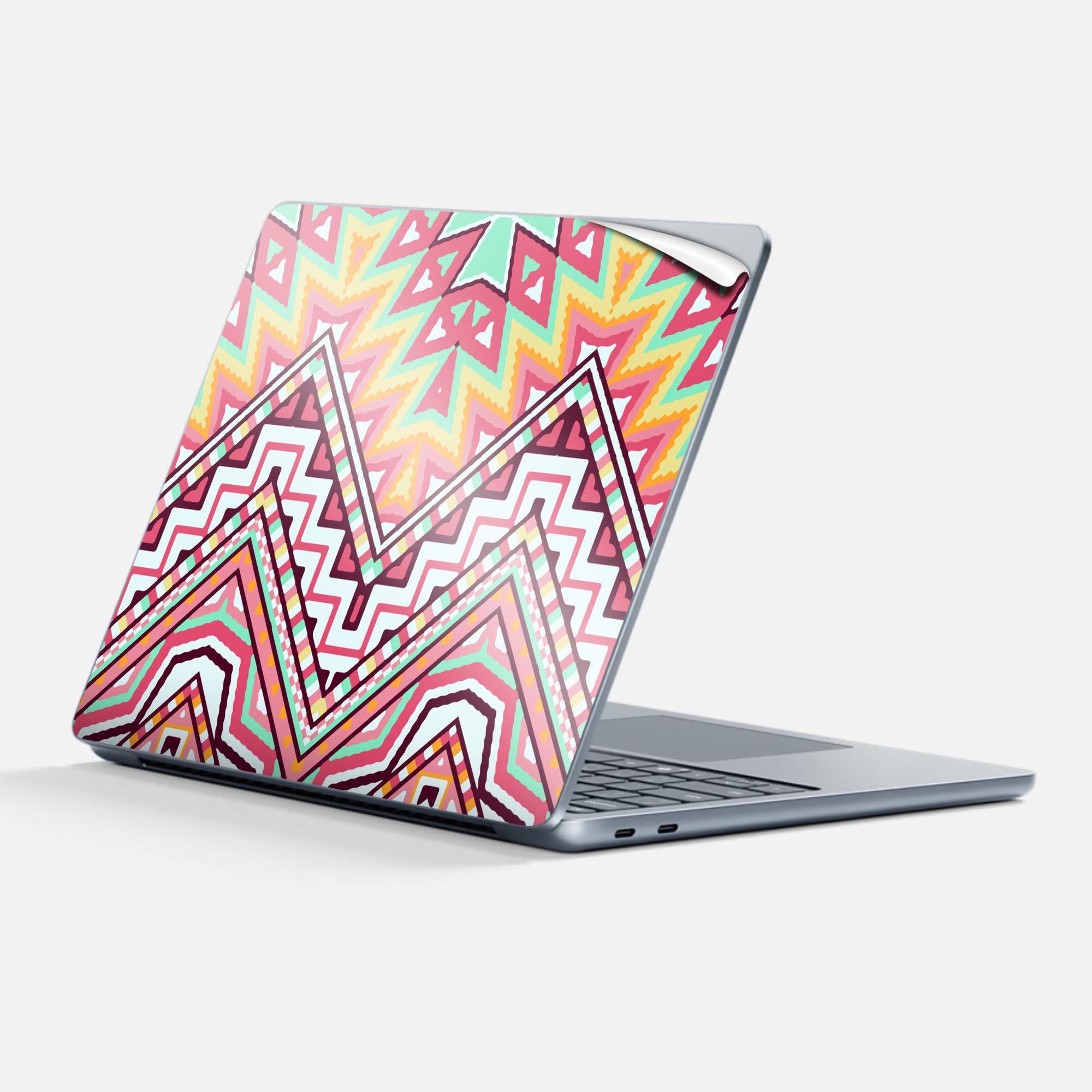 商品特徴・貼るだけでかんたん着せ替え、Surfac Laptop(第7世代) 13インチ 共通対応デザインスキンシール・高精細プリントで写真と遜色のない仕上がり！半光沢シートでしっとりツヤのある表現力・ちょっとしたすり傷からSurface本体を保護・接着部はエアフリー素材で気泡の心配も軽減・再剥離素材なので貼り付け時の調整も安心注意事項画像はサンプルですので、ご覧の環境によっては多少色味に違いを感じる場合がございます。 イメージと違った、モニターと色味が異なるという理由での交換や返金はご対応出来かねます。スキンシールのみの販売で、本体は付属しません。また、シールは背面部用のみとなります。初回貼付時の位置調整や貼り直しは可能ですが、しっかりと押し付けて接着させた後の再剥離、再利用は保証しておりません。また接着部に油分や汚れが付着しますと角の部分は剥がれやすくなりますので、貼付時はあまり触れないようにご注意ください。無地のセミグロスシートにデザインをプリントした商品で、デコなどの加工はございません。 凹凸や光沢があるように見えたり布地や金属を素材にしたように見える商品もありますが、デザインの図版によるものです。印刷時に微妙な画像のズレが生じる場合がございます。ご注文後に1点1点制作する受注生産品の為、不良品以外のご返品や交換は固くお断りします。 発送について完全受注生産のハンドメイド商品となりますので、既製品と比べて発送までお時間を頂いています。 基本的に決済確認後、最大で10営業日での発送となります。繁忙期や休業日明けの場合はさらに時間がかかる場合があります。 その際には別途メールにてご連絡致します。メール便の場合、発送日から到着までに2?4日ほどかかる場合が多く、紛失などの保障もご対応できかねます。あらかじめご了承下さい。