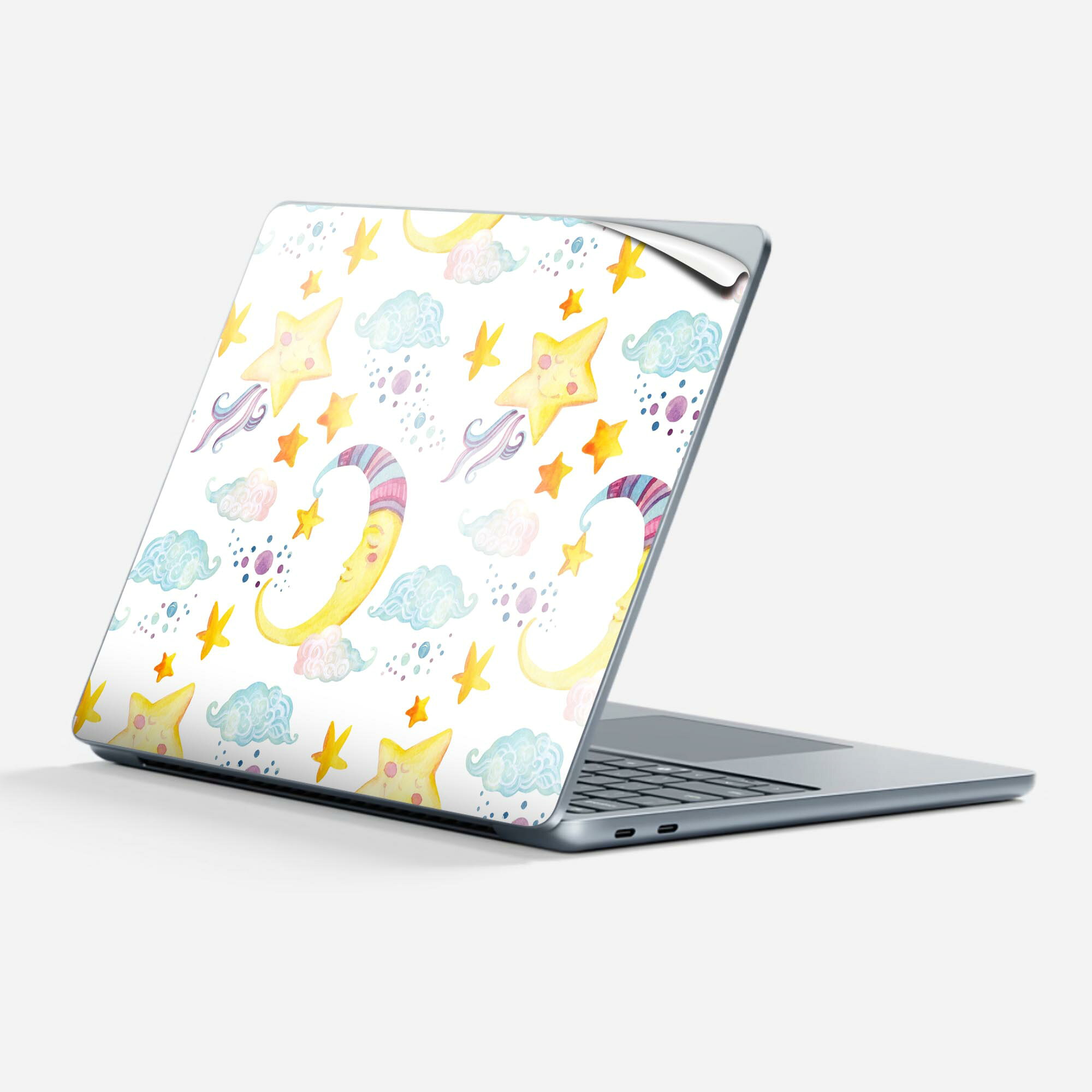 商品特徴・貼るだけでかんたん着せ替え、Surfac Laptop(第7世代) 13インチ 共通対応デザインスキンシール・高精細プリントで写真と遜色のない仕上がり！半光沢シートでしっとりツヤのある表現力・ちょっとしたすり傷からSurface本体を保護・接着部はエアフリー素材で気泡の心配も軽減・再剥離素材なので貼り付け時の調整も安心注意事項画像はサンプルですので、ご覧の環境によっては多少色味に違いを感じる場合がございます。 イメージと違った、モニターと色味が異なるという理由での交換や返金はご対応出来かねます。スキンシールのみの販売で、本体は付属しません。また、シールは背面部用のみとなります。初回貼付時の位置調整や貼り直しは可能ですが、しっかりと押し付けて接着させた後の再剥離、再利用は保証しておりません。また接着部に油分や汚れが付着しますと角の部分は剥がれやすくなりますので、貼付時はあまり触れないようにご注意ください。無地のセミグロスシートにデザインをプリントした商品で、デコなどの加工はございません。 凹凸や光沢があるように見えたり布地や金属を素材にしたように見える商品もありますが、デザインの図版によるものです。印刷時に微妙な画像のズレが生じる場合がございます。ご注文後に1点1点制作する受注生産品の為、不良品以外のご返品や交換は固くお断りします。 発送について完全受注生産のハンドメイド商品となりますので、既製品と比べて発送までお時間を頂いています。 基本的に決済確認後、最大で10営業日での発送となります。繁忙期や休業日明けの場合はさらに時間がかかる場合があります。 その際には別途メールにてご連絡致します。メール便の場合、発送日から到着までに2?4日ほどかかる場合が多く、紛失などの保障もご対応できかねます。あらかじめご了承下さい。