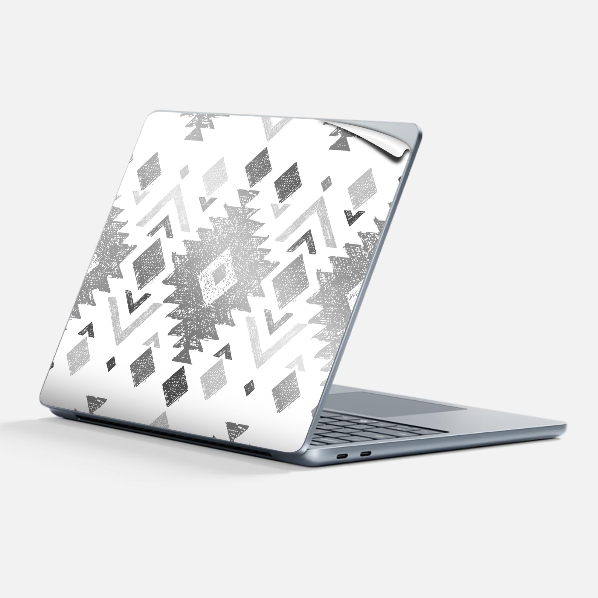 商品特徴・貼るだけでかんたん着せ替え、Surfac Laptop(第7世代) 13インチ 共通対応デザインスキンシール・高精細プリントで写真と遜色のない仕上がり！半光沢シートでしっとりツヤのある表現力・ちょっとしたすり傷からSurface本体を保護・接着部はエアフリー素材で気泡の心配も軽減・再剥離素材なので貼り付け時の調整も安心注意事項画像はサンプルですので、ご覧の環境によっては多少色味に違いを感じる場合がございます。 イメージと違った、モニターと色味が異なるという理由での交換や返金はご対応出来かねます。スキンシールのみの販売で、本体は付属しません。また、シールは背面部用のみとなります。初回貼付時の位置調整や貼り直しは可能ですが、しっかりと押し付けて接着させた後の再剥離、再利用は保証しておりません。また接着部に油分や汚れが付着しますと角の部分は剥がれやすくなりますので、貼付時はあまり触れないようにご注意ください。無地のセミグロスシートにデザインをプリントした商品で、デコなどの加工はございません。 凹凸や光沢があるように見えたり布地や金属を素材にしたように見える商品もありますが、デザインの図版によるものです。印刷時に微妙な画像のズレが生じる場合がございます。ご注文後に1点1点制作する受注生産品の為、不良品以外のご返品や交換は固くお断りします。 発送について完全受注生産のハンドメイド商品となりますので、既製品と比べて発送までお時間を頂いています。 基本的に決済確認後、最大で10営業日での発送となります。繁忙期や休業日明けの場合はさらに時間がかかる場合があります。 その際には別途メールにてご連絡致します。メール便の場合、発送日から到着までに2?4日ほどかかる場合が多く、紛失などの保障もご対応できかねます。あらかじめご了承下さい。