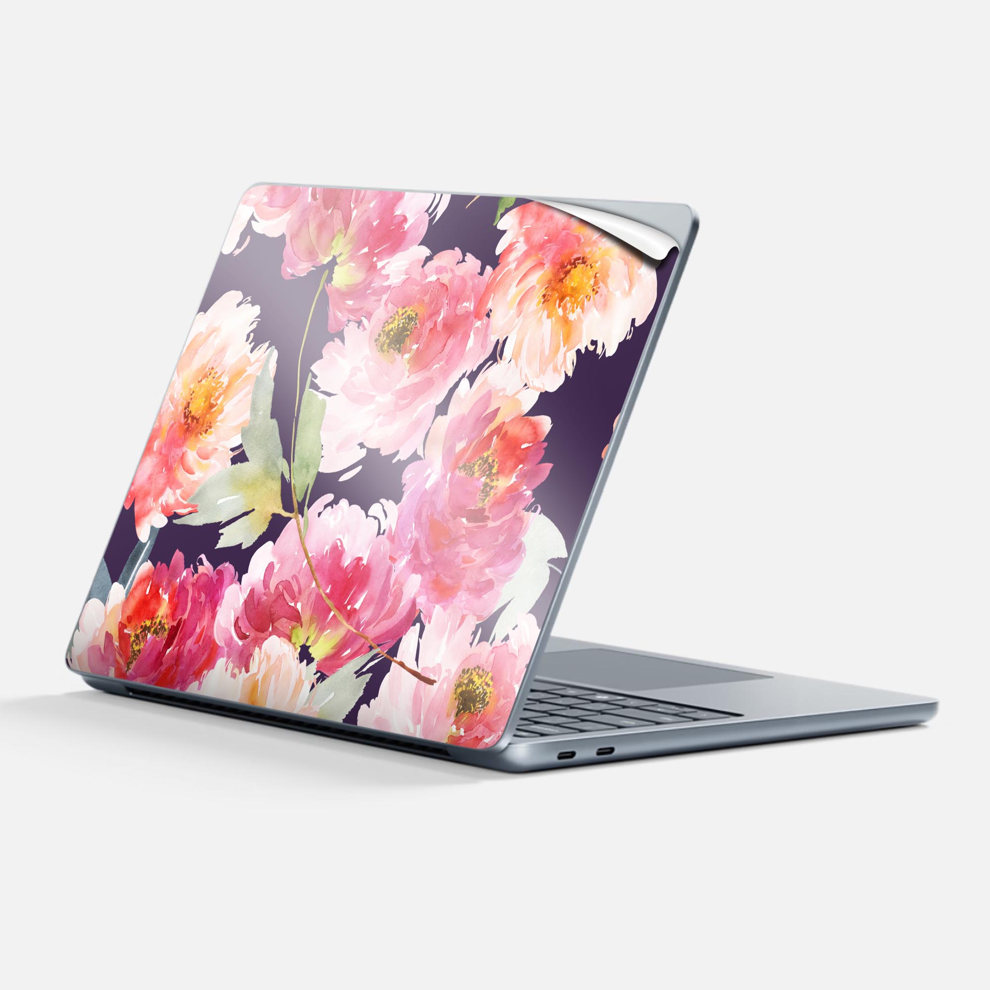 商品特徴・貼るだけでかんたん着せ替え、Surfac Laptop(第7世代) 13インチ 共通対応デザインスキンシール・高精細プリントで写真と遜色のない仕上がり！半光沢シートでしっとりツヤのある表現力・ちょっとしたすり傷からSurface本体を保護・接着部はエアフリー素材で気泡の心配も軽減・再剥離素材なので貼り付け時の調整も安心注意事項画像はサンプルですので、ご覧の環境によっては多少色味に違いを感じる場合がございます。 イメージと違った、モニターと色味が異なるという理由での交換や返金はご対応出来かねます。スキンシールのみの販売で、本体は付属しません。また、シールは背面部用のみとなります。初回貼付時の位置調整や貼り直しは可能ですが、しっかりと押し付けて接着させた後の再剥離、再利用は保証しておりません。また接着部に油分や汚れが付着しますと角の部分は剥がれやすくなりますので、貼付時はあまり触れないようにご注意ください。無地のセミグロスシートにデザインをプリントした商品で、デコなどの加工はございません。 凹凸や光沢があるように見えたり布地や金属を素材にしたように見える商品もありますが、デザインの図版によるものです。印刷時に微妙な画像のズレが生じる場合がございます。ご注文後に1点1点制作する受注生産品の為、不良品以外のご返品や交換は固くお断りします。 発送について完全受注生産のハンドメイド商品となりますので、既製品と比べて発送までお時間を頂いています。 基本的に決済確認後、最大で10営業日での発送となります。繁忙期や休業日明けの場合はさらに時間がかかる場合があります。 その際には別途メールにてご連絡致します。メール便の場合、発送日から到着までに2?4日ほどかかる場合が多く、紛失などの保障もご対応できかねます。あらかじめご了承下さい。