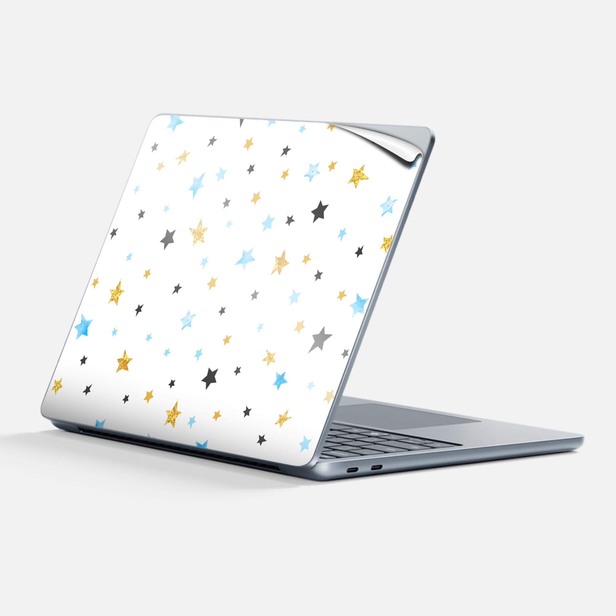 商品特徴・貼るだけでかんたん着せ替え、Surfac Laptop(第7世代) 13インチ 共通対応デザインスキンシール・高精細プリントで写真と遜色のない仕上がり！半光沢シートでしっとりツヤのある表現力・ちょっとしたすり傷からSurface本体を保護・接着部はエアフリー素材で気泡の心配も軽減・再剥離素材なので貼り付け時の調整も安心注意事項画像はサンプルですので、ご覧の環境によっては多少色味に違いを感じる場合がございます。 イメージと違った、モニターと色味が異なるという理由での交換や返金はご対応出来かねます。スキンシールのみの販売で、本体は付属しません。また、シールは背面部用のみとなります。初回貼付時の位置調整や貼り直しは可能ですが、しっかりと押し付けて接着させた後の再剥離、再利用は保証しておりません。また接着部に油分や汚れが付着しますと角の部分は剥がれやすくなりますので、貼付時はあまり触れないようにご注意ください。無地のセミグロスシートにデザインをプリントした商品で、デコなどの加工はございません。 凹凸や光沢があるように見えたり布地や金属を素材にしたように見える商品もありますが、デザインの図版によるものです。印刷時に微妙な画像のズレが生じる場合がございます。ご注文後に1点1点制作する受注生産品の為、不良品以外のご返品や交換は固くお断りします。 発送について完全受注生産のハンドメイド商品となりますので、既製品と比べて発送までお時間を頂いています。 基本的に決済確認後、最大で10営業日での発送となります。繁忙期や休業日明けの場合はさらに時間がかかる場合があります。 その際には別途メールにてご連絡致します。メール便の場合、発送日から到着までに2?4日ほどかかる場合が多く、紛失などの保障もご対応できかねます。あらかじめご了承下さい。