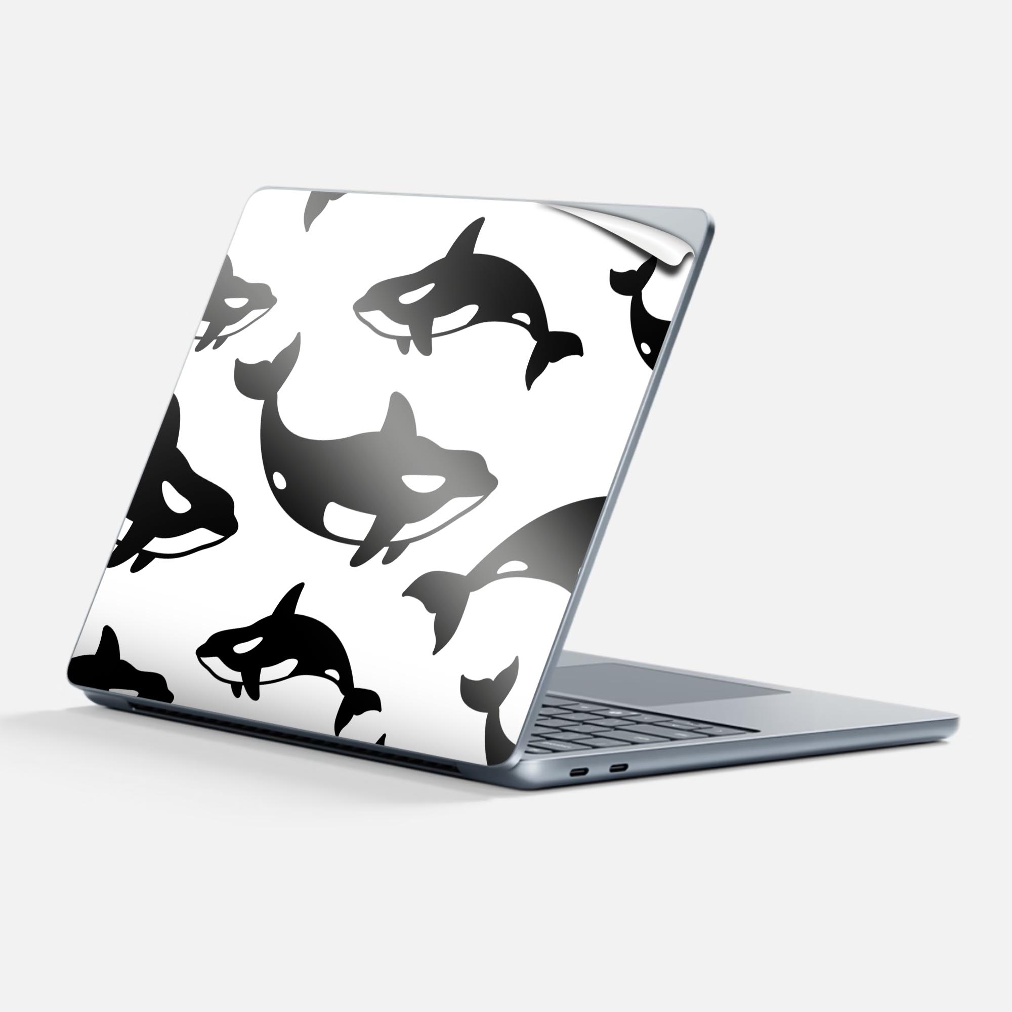 Surface Laptop 第7世代 13 インチ 用 スキンシール 全面スキンシール フル 背面 底 ステッカー 保護シール キャラクター かわいい 016476 いるか 魚 シャチ