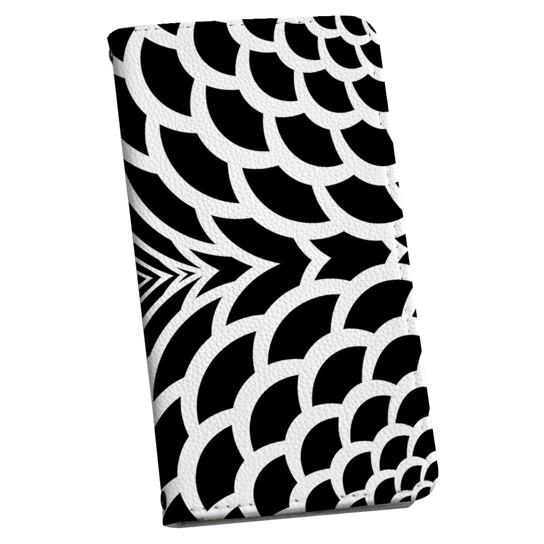 商品特徴・シームレスな全面デザイン（内側は落ち着いたオフホワイト）・外側は高品質の人工革を使用・内側にはスマホを装着するケースが付属・機種専用のカメラホール仕様でケースを装着したままの撮影が可能・ワンセグや動画の視聴に便利な横置きスタンド機...