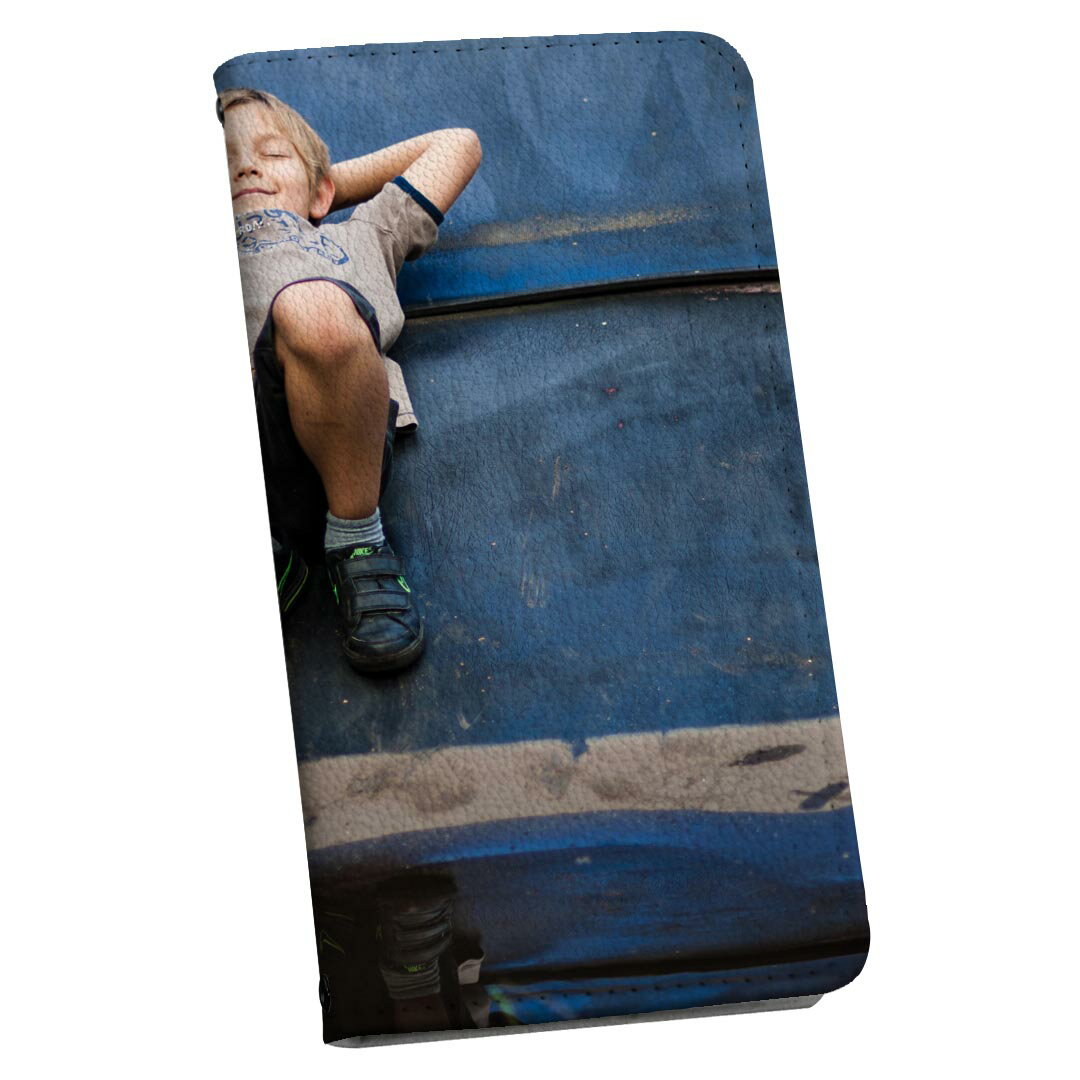 商品特徴・シームレスな全面デザイン（内側は落ち着いたオフホワイト）・外側は高品質の人工革を使用・内側にはスマホを装着するケースが付属・機種専用のカメラホール仕様でケースを装着したままの撮影が可能・ワンセグや動画の視聴に便利な横置きスタンド機...