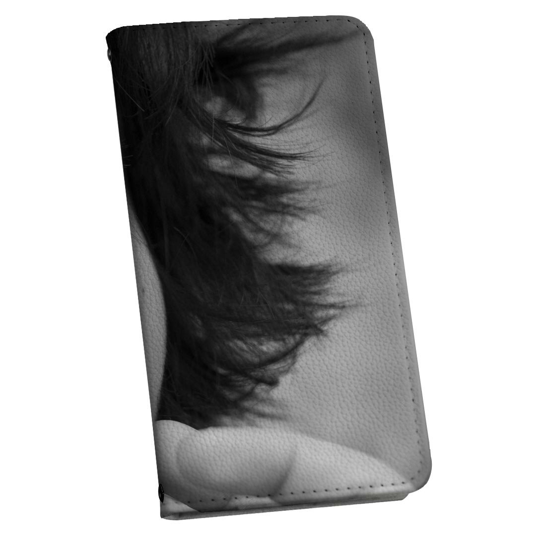 商品特徴・シームレスな全面デザイン（内側は落ち着いたオフホワイト）・外側は高品質の人工革を使用・内側にはスマホを装着するケースが付属・機種専用のカメラホール仕様でケースを装着したままの撮影が可能・ワンセグや動画の視聴に便利な横置きスタンド機...