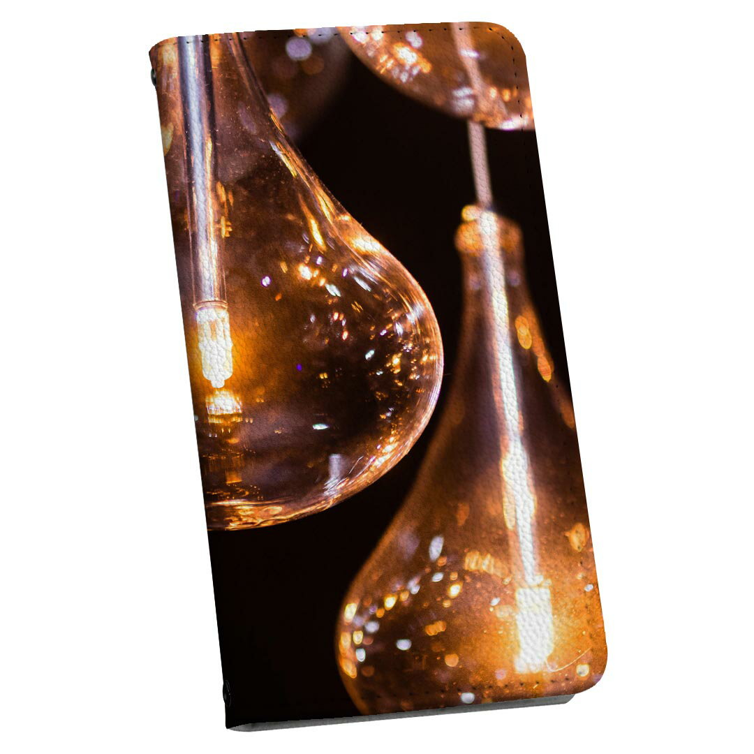 商品特徴・シームレスな全面デザイン（内側は落ち着いたオフホワイト）・外側は高品質の人工革を使用・内側にはスマホを装着するケースが付属・機種専用のカメラホール仕様でケースを装着したままの撮影が可能・ワンセグや動画の視聴に便利な横置きスタンド機能・ICカードなどを2枚まで収納できるカードスロット付き・マグネットフリップで開け閉めカンタン注意事項商品画像はサンプルイメージですので、ご覧の環境によっては多少色味に違いを感じる場合がございます。イメージと違った、モニターと色味が異なるという理由での交換や返金はご対応出来かねます。カバーのみの販売で本体は付属しません。ケース装着のままケーブルを挿しての充電は可能ですが、卓上ホルダでの充電は仕様上対応しておりません。また、ワイヤレス充電対応機種についてはお使いの機器や環境により反応しない場合があります。お手数ですがケースから外してお使い下さい。卓上ホルダ及びワイヤレスでの充電は保障の対象外となります。こちらは無地のレザーにデザインをプリントした商品で、デコなどの加工はございません。凹凸や光沢があるように見えたり布地や金属を素材にしたように見える商品もありますが、デザインの図版によるものです。撮影時にカバーが映り込む恐れがあるため、カメラ用の穴は若干大きめに開けています。カメラ穴の位置にわずかなズレが生じる場合がございます。また印刷時に微妙な画像のズレが生じる場合がございます。ご注文後に1点1点制作する受注生産品のため、不良品以外のご返品や交換は固くお断り致します。機種の選択間違いも保証対象外となりますため、ご注文の際は必ず機種をご確認下さい。発送について完全受注生産のハンドメイド商品となりますので、既製品と比べて発送までお時間を頂いています。 基本的に決済確認後、通常で3営業日程度、最大で10営業日程度での発送となります。繁忙期や休業日明けの場合はさらに時間がかかる場合があります。 その際には別途メールにてご連絡致します。メール便の場合、発送日から到着までに2?4日ほどかかる場合が多く、紛失などの保障もご対応できかねます。あらかじめご了承下さい。