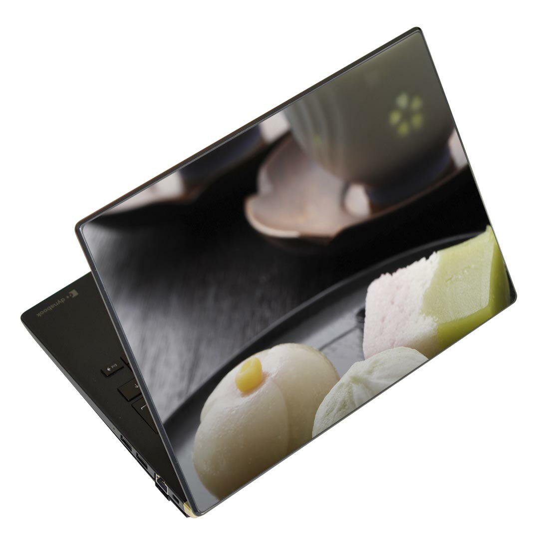 商品特徴・貼るだけでおしゃれに簡単着せ替え、13.3inch以下のノートパソコンデザインスキンシール！・高精細プリントで写真と遜色がない仕上がり！・ちょっとしたすり傷から端末を保護！・「裸で持つ派」の人にはもちろん、お手持ちのクリアケース付けてもOK！・エアフリー素材で気泡の心配も軽減！・2枚入りで貼り直しOK！位置調整も安心！注意事項画像はサンプルです。ご覧の環境によっては多少色味に違いを感じる場合がございます。 イメージと違った、モニターと色味が異なるという理由での交換や返金はご対応出来かねます。ご自身のパソコンサイズに合わせてカットしてください。端末本体に直接貼ることを想定しています。保護フィルムなどの上から貼ると上手く貼れない可能性があります初回貼付時の位置調整や貼り直しは可能ですが、しっかり接着させた後の貼り直しは保証しておりません。こちらは無地のシートにプリントした商品で、デコなどの加工はございません。 凹凸や光沢があるように見えたり布地や金属を素材にしたように見える商品もありますが、図版によるものです。ご注文後に1点1点制作する受注生産品のため、不良品以外のご返品や交換は固くお断り致します。 機種間違いも保証対象外となりますため、ご注文の際は必ず機種をご確認下さい。発送について完全受注生産のハンドメイド商品となりますので、既製品と比べて発送までお時間を頂いています。 基本的に決済確認後、2〜3営業日、最大で10営業日での発送となります。繁忙期や休業日明けの場合はさらに時間がかかる場合があります。 その際には別途メールにてご連絡致します。メール便の場合、発送日から到着までに2?4日ほどかかる場合が多く、紛失などの保障もご対応できかねます。あらかじめご了承下さい。