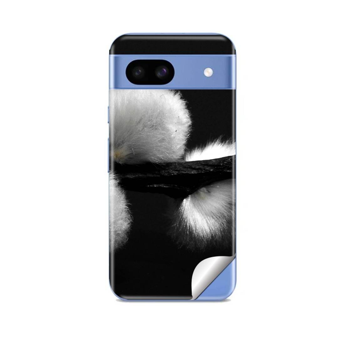 Google Pixel 8 シリーズ対応の専用スキンシール。20,000柄以上から選べる、まとうデザイン。同柄2枚入りなので、貼り直しや気分に合わせた貼り替えにも余裕があります。モデル：Google Pixel 8a