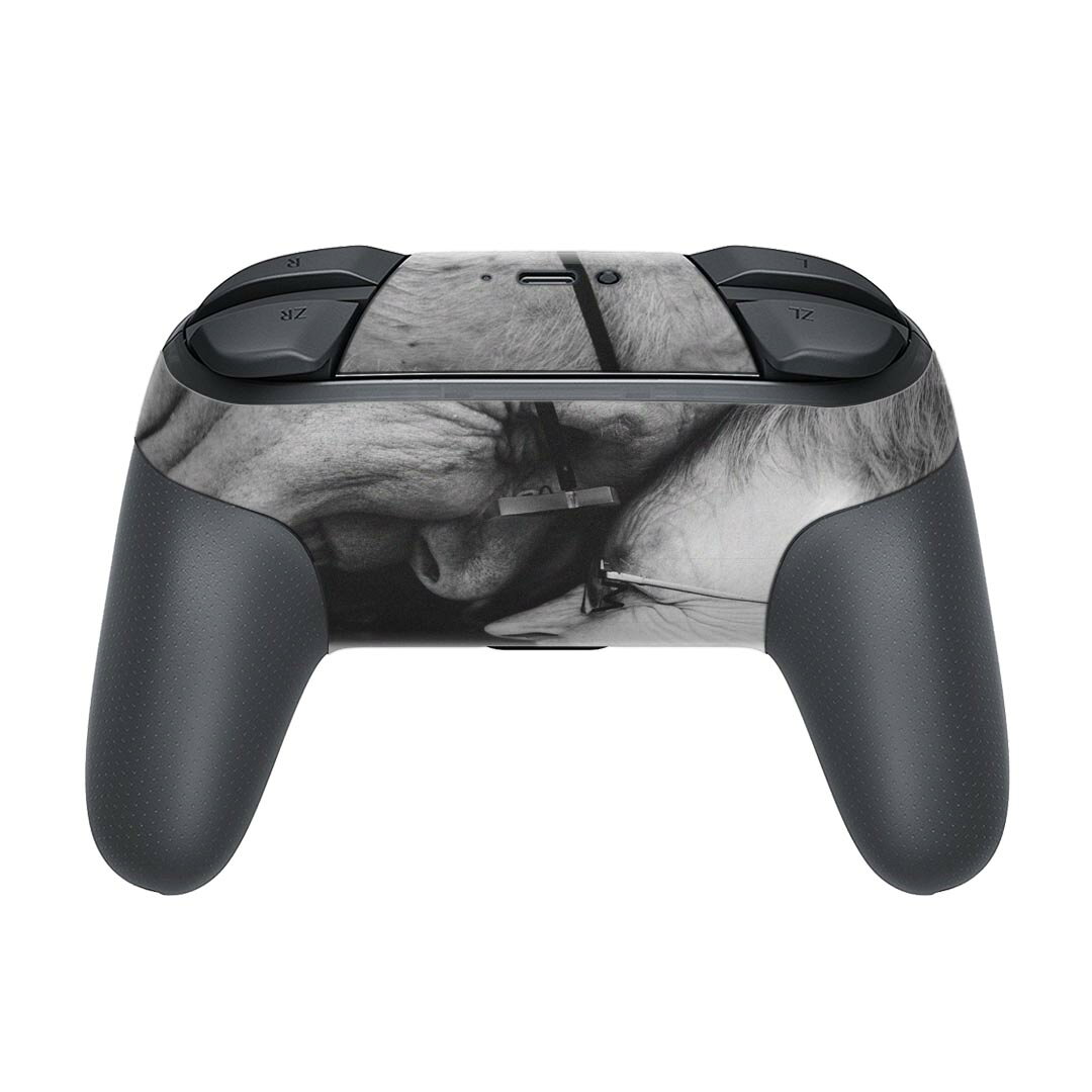 Nintendo Switch 用 PROコントローラ 専用 ニンテンドー スイッチ プロコン 専用 デザインスキンシール 全面セット カバー ケース 保護 フィルム ステッカー デコ アクセサリー 023665 人物　モノクロ　写真