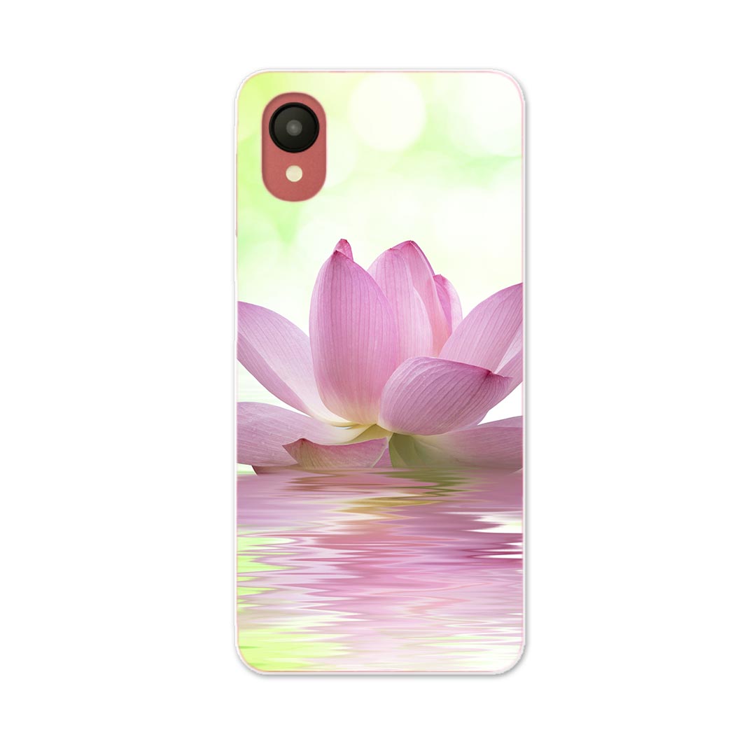 注意事項素材ケースの入荷時期により、商品写真とは一部カメラ・ボタン穴などの形状が異なるケースを使用する場合があります。また、一部機種のTPU商品は素材強度の関係でケースの上からボタン等を操作するタイプとなりますが操作に影響はありません。側面への印刷はありません。また、機種によっては角の丸みにより印刷されない範囲が生じます。商品画像はサンプルイメージですので、ご覧の環境によっては多少色味に違いを感じる場合があります。イメージと違った、モニターと色味が異なるという理由での交換は対応出来かねます。カバーのみの販売で本体は付属しません。ケース装着のままケーブルを挿しての充電は可能ですが、卓上ホルダでの充電は仕様上対応しておりません。また、ワイヤレス充電対応機種についてはお使いの機器や環境により反応しない場合があります。お手数ですがケースから外してお使い下さい。卓上ホルダ及びワイヤレスでの充電は保障の対象外となります。ケースの穴の位置にわずかなズレが生じる場合がございます。また印刷時に微妙な画像のズレが生じる場合がございます。こちらの商品はプリント商品で、デコなどではありません。画像では凹凸や光沢があるように見える商品もありますがデザインの図版によるもので、実際はマットな質感になります。ご注文後に1点1点制作する受注生産品のため、不良品以外のご返品や交換は固くお断り致します。機種の選択間違いも保証対象外となりますため、ご注文の際は必ず機種をご確認下さい。発送について基本的に決済確認後、7営業日前後の発送となります。繁忙期や休業日明けの場合はさらに時間がかかる場合があります。その場合は別途メールにてご連絡致します。メール便の場合、到着までに2−4日ほどかかる場合が多く、紛失などの保障もご対応できかねますのでご了承の上お選び下さい。