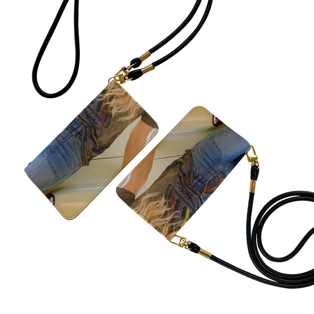 商品特徴・ショルダー付き手帳型スマホケース・シームレスな全面デザイン（内側は落ち着いたオフホワイト）・外側は高品質の人工革を使用・内側にはスマホを装着するケースが付属・機種専用のカメラホール仕様でケースを装着したままの撮影が可能・ワンセグや...