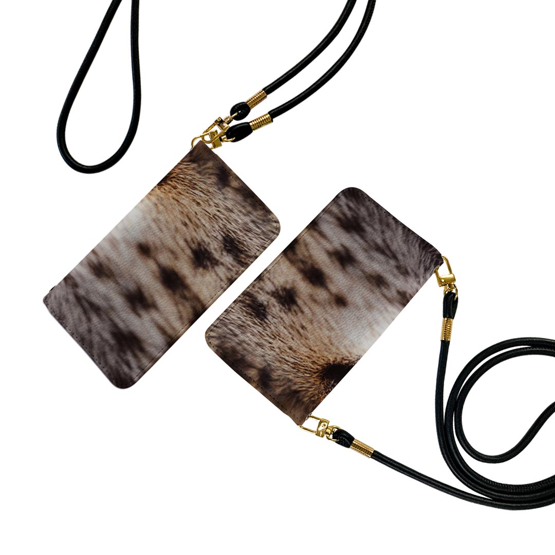 商品特徴・ショルダー付き手帳型スマホケース・シームレスな全面デザイン（内側は落ち着いたオフホワイト）・外側は高品質の人工革を使用・内側にはスマホを装着するケースが付属・機種専用のカメラホール仕様でケースを装着したままの撮影が可能・ワンセグや...