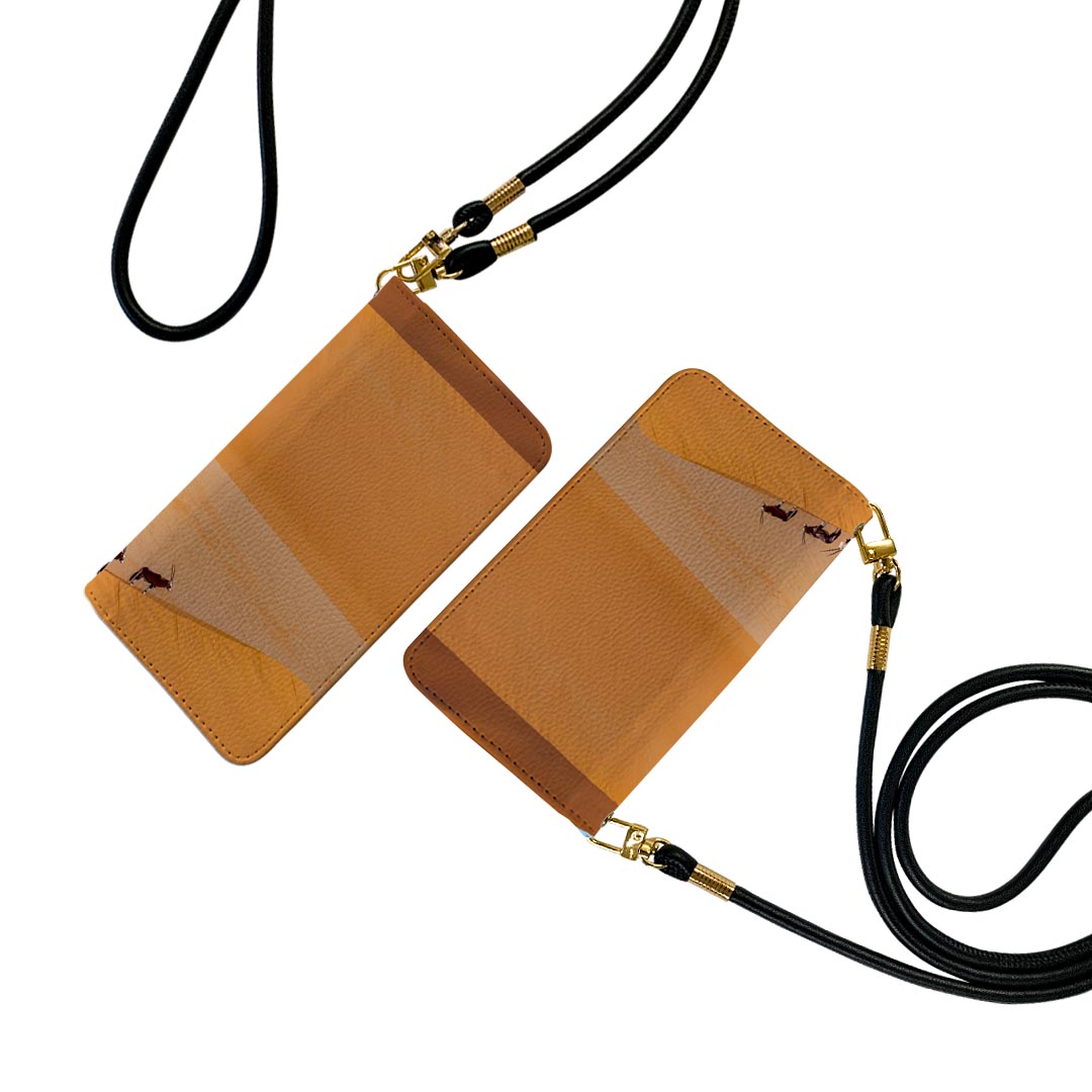 商品特徴・ショルダー付き手帳型スマホケース・シームレスな全面デザイン（内側は落ち着いたオフホワイト）・外側は高品質の人工革を使用・内側にはスマホを装着するケースが付属・機種専用のカメラホール仕様でケースを装着したままの撮影が可能・ワンセグや...