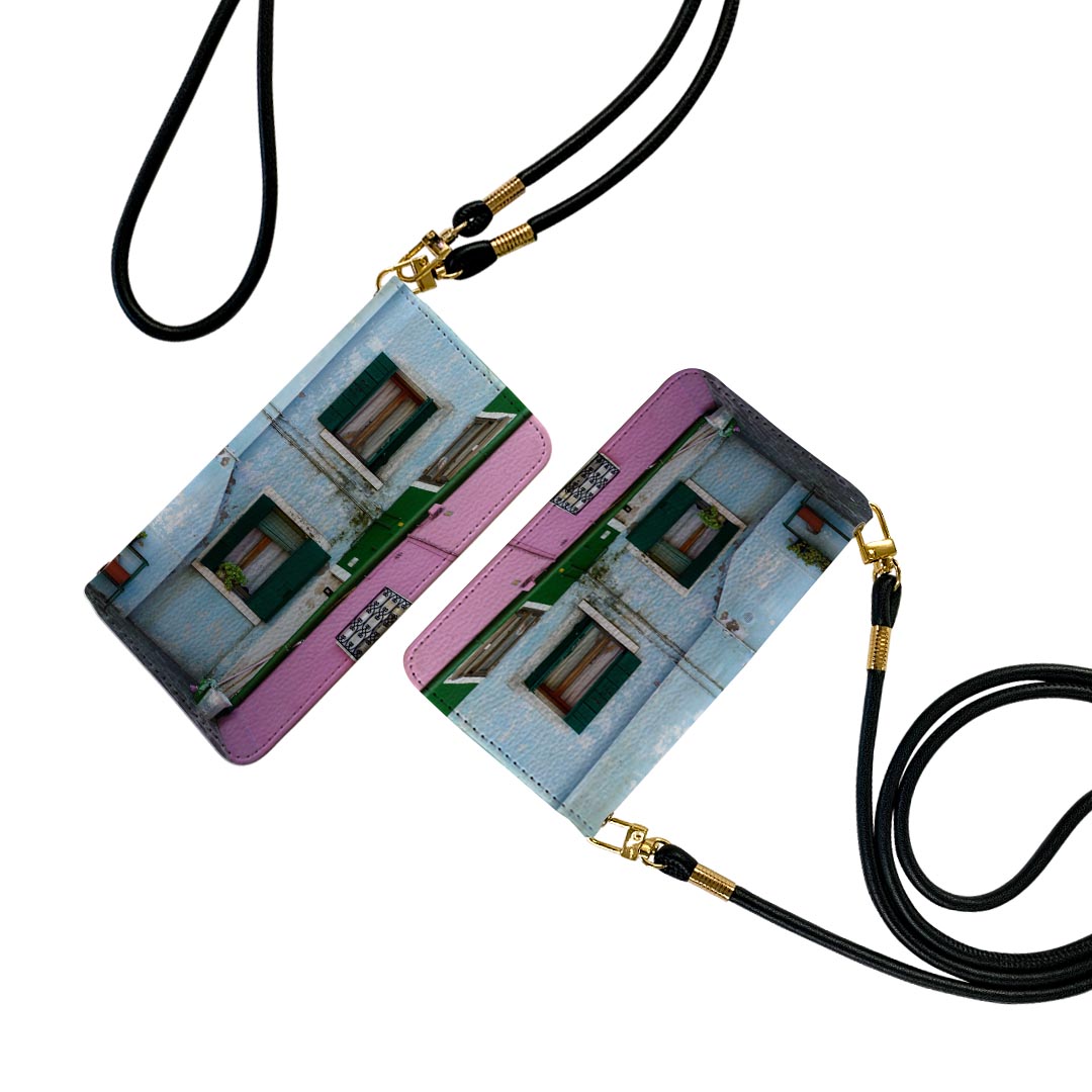 iPhone15plus 6.7 インチ 専用 各キャリア iPhone 15 plus 共通対応 ストラップ付き ケース ショルダー スマホ 落下防止 手帳型 マグネット式 ピタッと閉まる スマホカバー 肩掛け 斜めかけ 023934 カラフル　建物　写真