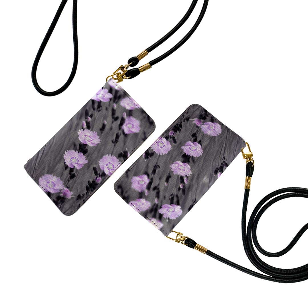 商品特徴・ショルダー付き手帳型スマホケース・シームレスな全面デザイン（内側は落ち着いたオフホワイト）・外側は高品質の人工革を使用・内側にはスマホを装着するケースが付属・機種専用のカメラホール仕様でケースを装着したままの撮影が可能・ワンセグや...