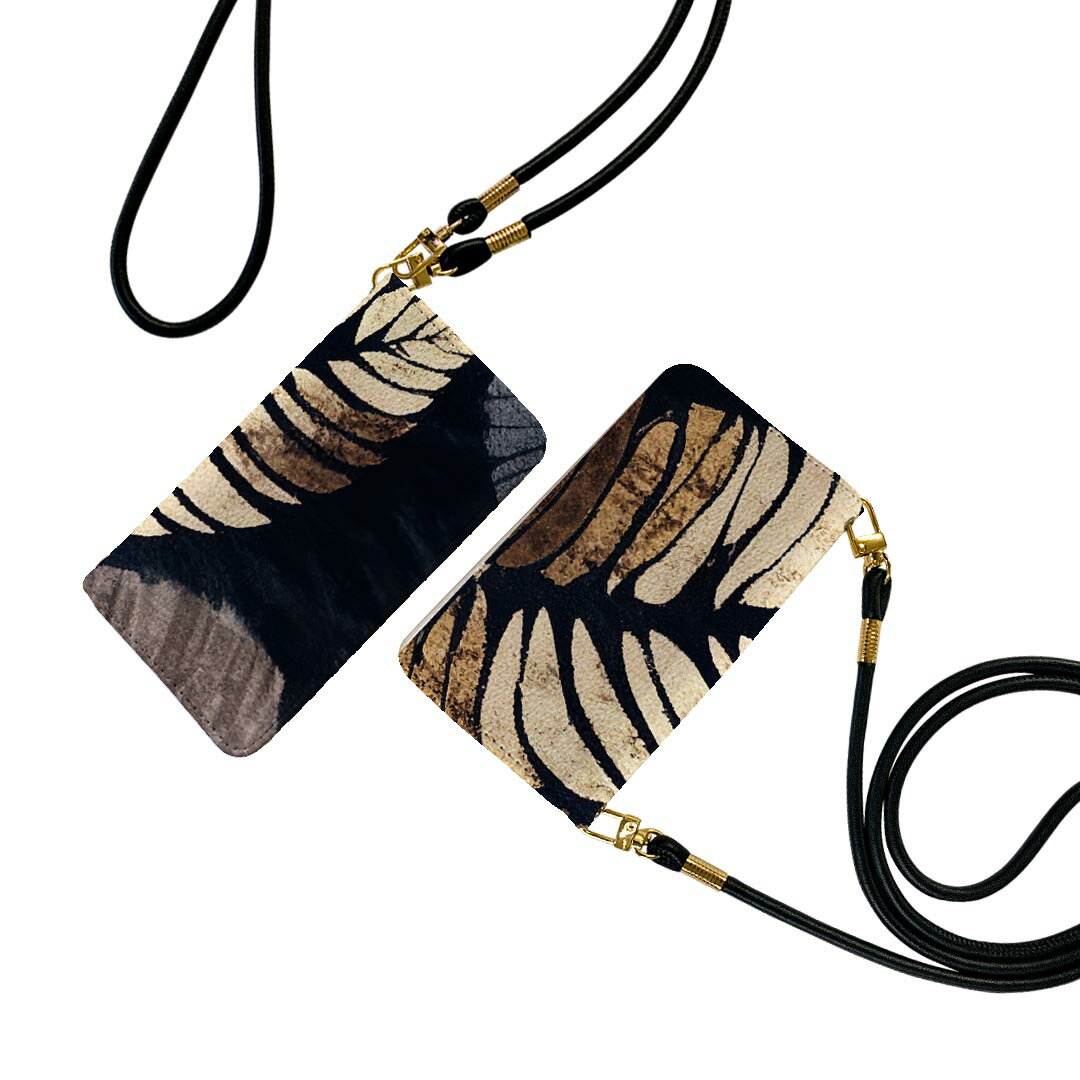 商品特徴・ショルダー付き手帳型スマホケース・シームレスな全面デザイン（内側は落ち着いたオフホワイト）・外側は高品質の人工革を使用・内側にはスマホを装着するケースが付属・機種専用のカメラホール仕様でケースを装着したままの撮影が可能・ワンセグや...