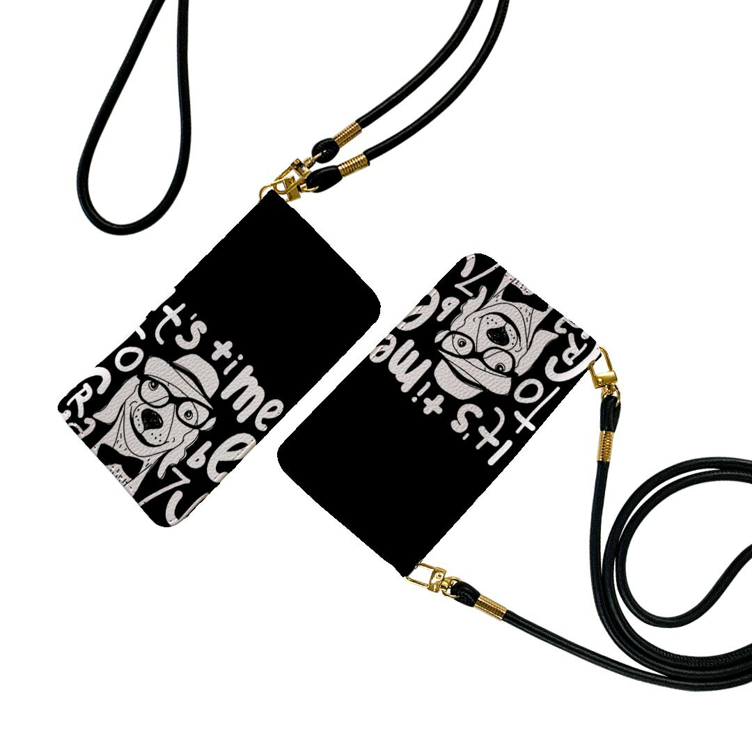 商品特徴・ショルダー付き手帳型スマホケース・シームレスな全面デザイン（内側は落ち着いたオフホワイト）・外側は高品質の人工革を使用・内側にはスマホを装着するケースが付属・機種専用のカメラホール仕様でケースを装着したままの撮影が可能・ワンセグや...