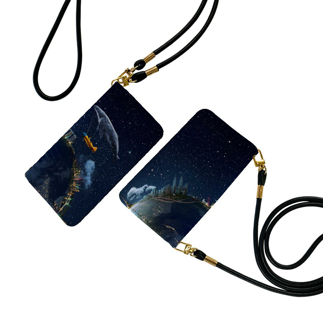 商品特徴・ショルダー付き手帳型スマホケース・シームレスな全面デザイン（内側は落ち着いたオフホワイト）・外側は高品質の人工革を使用・内側にはスマホを装着するケースが付属・機種専用のカメラホール仕様でケースを装着したままの撮影が可能・ワンセグや...