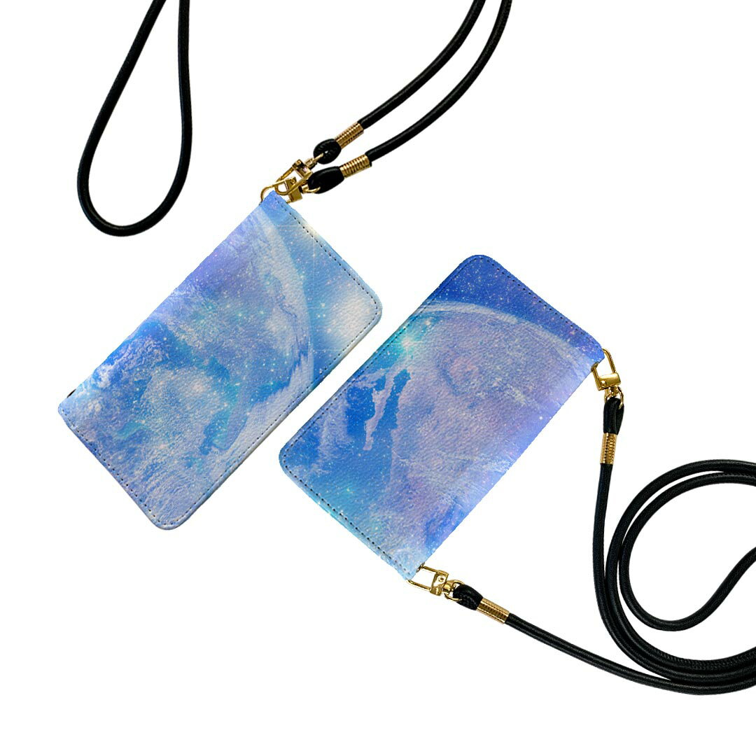 商品特徴・ショルダー付き手帳型スマホケース・シームレスな全面デザイン（内側は落ち着いたオフホワイト）・外側は高品質の人工革を使用・内側にはスマホを装着するケースが付属・機種専用のカメラホール仕様でケースを装着したままの撮影が可能・ワンセグや...