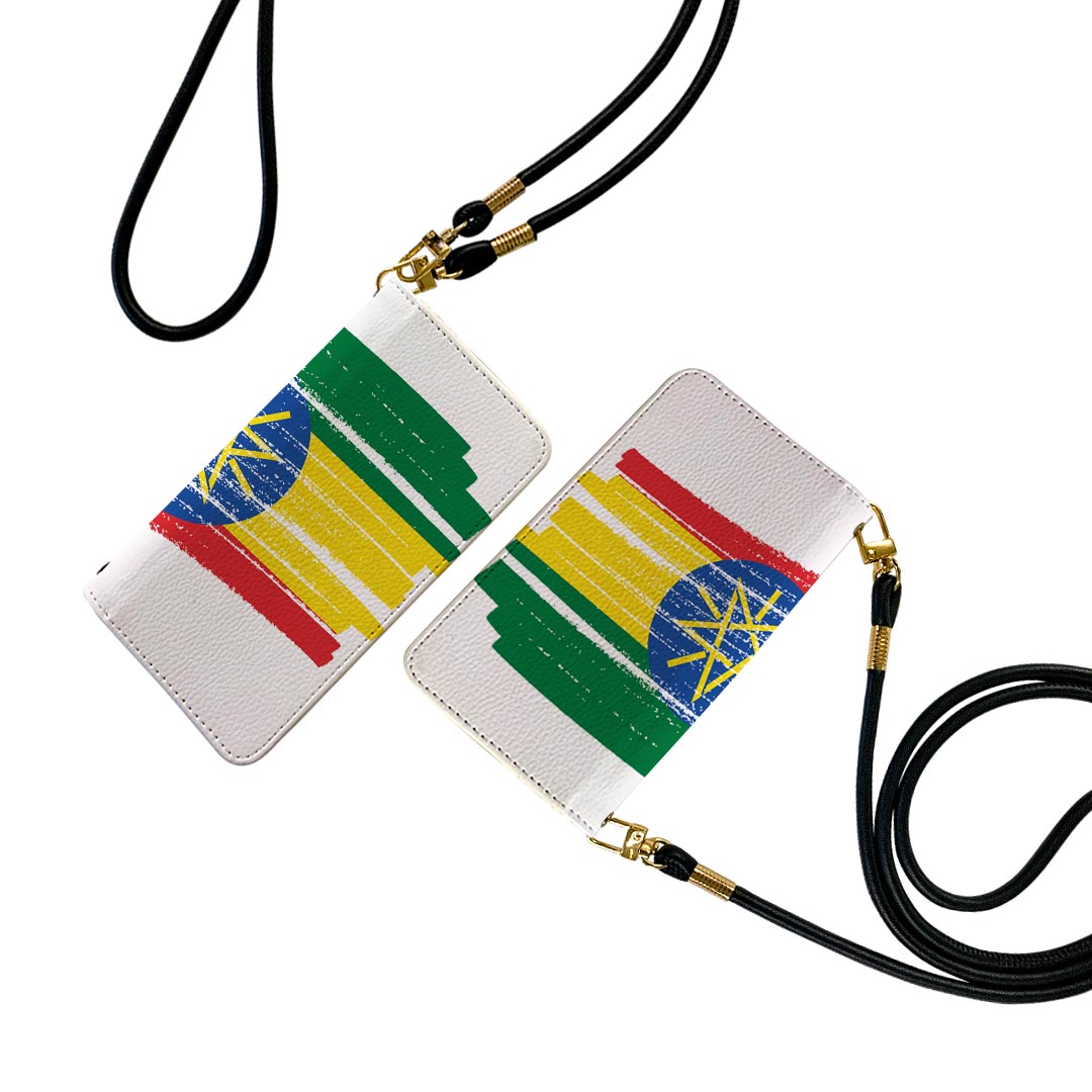 商品特徴・ショルダー付き手帳型スマホケース・シームレスな全面デザイン（内側は落ち着いたオフホワイト）・外側は高品質の人工革を使用・内側にはスマホを装着するケースが付属・機種専用のカメラホール仕様でケースを装着したままの撮影が可能・ワンセグや動画の視聴に便利な横置きスタンド機能・ICカードなどを2枚まで収納できるカードスロット付き・マグネットフリップで開け閉めカンタン注意事項商品画像はサンプルイメージですので、ご覧の環境によっては多少色味に違いを感じる場合がございます。イメージと違った、モニターと色味が異なるという理由での交換や返金はご対応出来かねます。ショルダーとカバーのみの販売で本体は付属しません。ワイヤレス充電対応機種についてはお使いの機器や環境により反応しない場合があります。その場合お手数ですがケースから外してお使い下さい。卓上ホルダ及びワイヤレスでの充電は保障の対象外となります。こちらは無地のレザーにデザインをプリントした商品で、デコなどの加工はございません。凹凸や光沢があるように見えたり布地や金属を素材にしたように見える商品もありますが、デザインの図版によるものです。撮影時にカバーが映り込む恐れがあるため、カメラ用の穴は若干大きめに開けています。カメラ穴の位置にわずかなズレが生じる場合がございます。また印刷時に微妙な画像のズレが生じる場合がございます。ご注文後に1点1点制作する受注生産品のため、不良品以外のご返品や交換は固くお断り致します。機種の選択間違いも保証対象外となりますため、ご注文の際は必ず機種をご確認下さい。発送について完全受注生産のハンドメイド商品となりますので、既製品と比べて発送までお時間を頂いています。 基本的に決済確認後、通常で3営業日程度、最大で10営業日程度での発送となります。繁忙期や休業日明けの場合はさらに時間がかかる場合があります。 その際には別途メールにてご連絡致します。メール便の場合、発送日から到着までに2-4日ほどかかる場合が多く、紛失などの保障もご対応できかねます。あらかじめご了承下さい。