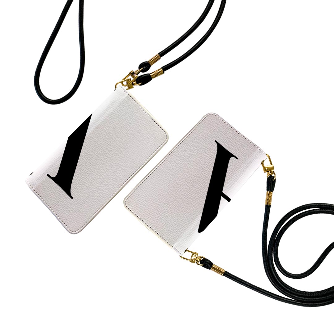 商品特徴・ショルダー付き手帳型スマホケース・シームレスな全面デザイン（内側は落ち着いたオフホワイト）・外側は高品質の人工革を使用・内側にはスマホを装着するケースが付属・機種専用のカメラホール仕様でケースを装着したままの撮影が可能・ワンセグや動画の視聴に便利な横置きスタンド機能・ICカードなどを2枚まで収納できるカードスロット付き・マグネットフリップで開け閉めカンタン注意事項商品画像はサンプルイメージですので、ご覧の環境によっては多少色味に違いを感じる場合がございます。イメージと違った、モニターと色味が異なるという理由での交換や返金はご対応出来かねます。ショルダーとカバーのみの販売で本体は付属しません。ワイヤレス充電対応機種についてはお使いの機器や環境により反応しない場合があります。その場合お手数ですがケースから外してお使い下さい。卓上ホルダ及びワイヤレスでの充電は保障の対象外となります。こちらは無地のレザーにデザインをプリントした商品で、デコなどの加工はございません。凹凸や光沢があるように見えたり布地や金属を素材にしたように見える商品もありますが、デザインの図版によるものです。撮影時にカバーが映り込む恐れがあるため、カメラ用の穴は若干大きめに開けています。カメラ穴の位置にわずかなズレが生じる場合がございます。また印刷時に微妙な画像のズレが生じる場合がございます。ご注文後に1点1点制作する受注生産品のため、不良品以外のご返品や交換は固くお断り致します。機種の選択間違いも保証対象外となりますため、ご注文の際は必ず機種をご確認下さい。発送について完全受注生産のハンドメイド商品となりますので、既製品と比べて発送までお時間を頂いています。 基本的に決済確認後、通常で3営業日程度、最大で10営業日程度での発送となります。繁忙期や休業日明けの場合はさらに時間がかかる場合があります。 その際には別途メールにてご連絡致します。メール便の場合、発送日から到着までに2?4日ほどかかる場合が多く、紛失などの保障もご対応できかねます。あらかじめご了承下さい。