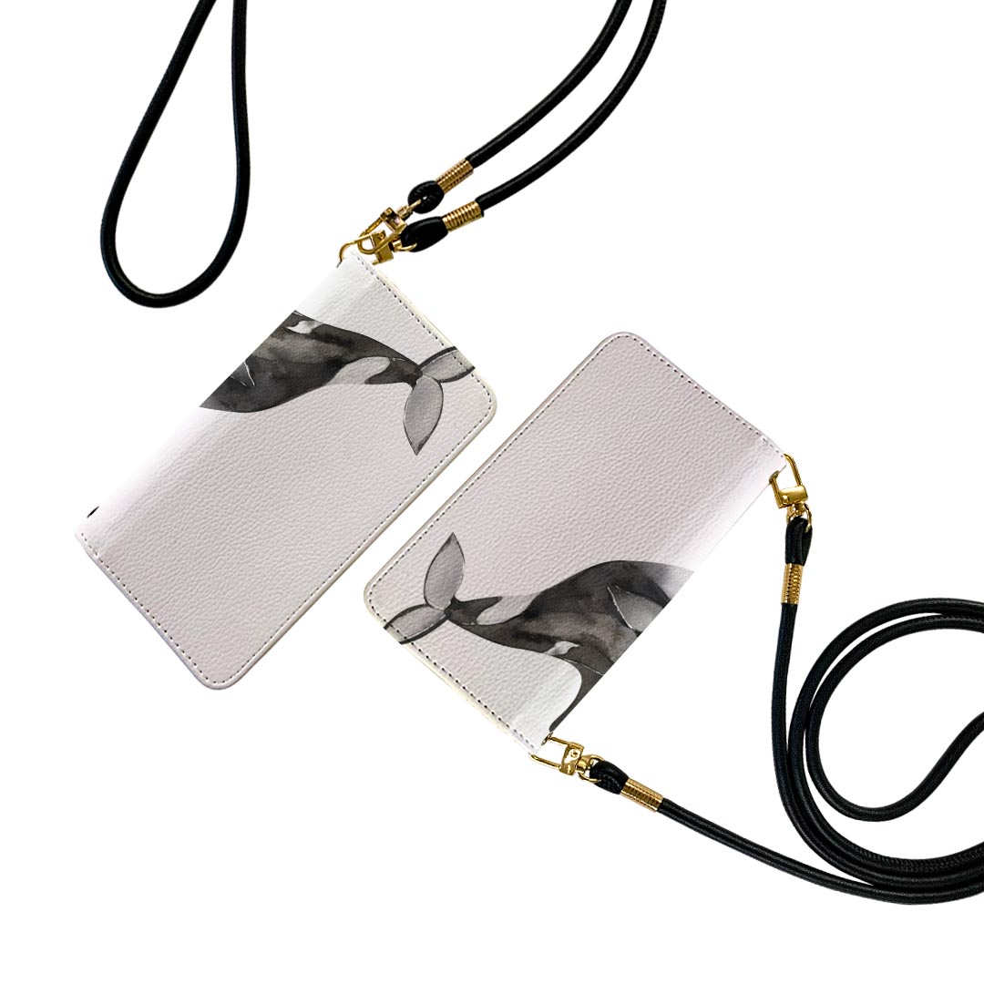 商品特徴・ショルダー付き手帳型スマホケース・シームレスな全面デザイン（内側は落ち着いたオフホワイト）・外側は高品質の人工革を使用・内側にはスマホを装着するケースが付属・機種専用のカメラホール仕様でケースを装着したままの撮影が可能・ワンセグや...