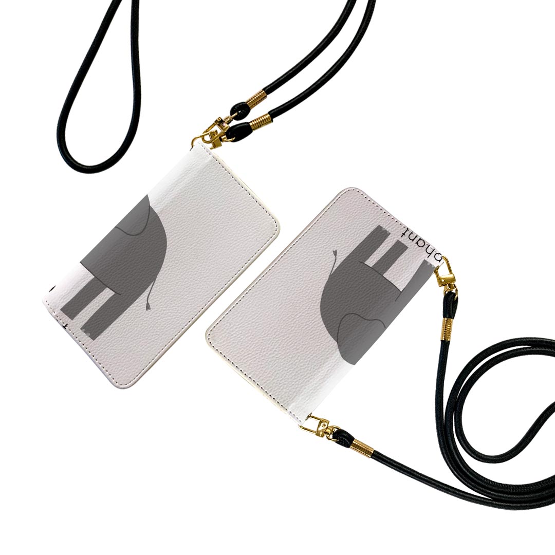 商品特徴・ショルダー付き手帳型スマホケース・シームレスな全面デザイン（内側は落ち着いたオフホワイト）・外側は高品質の人工革を使用・内側にはスマホを装着するケースが付属・機種専用のカメラホール仕様でケースを装着したままの撮影が可能・ワンセグや...