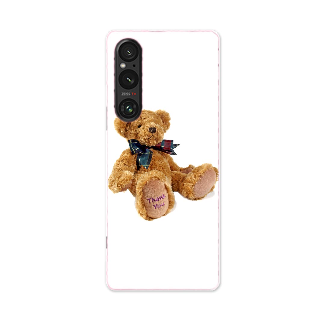 注意事項素材ケースの入荷時期により、商品写真とは一部カメラ・ボタン穴などの形状が異なるケースを使用する場合があります。また、一部機種のTPU商品は素材強度の関係でケースの上からボタン等を操作するタイプとなりますが操作に影響はありません。側面への印刷はありません。また、機種によっては角の丸みにより印刷されない範囲が生じます。商品画像はサンプルイメージですので、ご覧の環境によっては多少色味に違いを感じる場合があります。イメージと違った、モニターと色味が異なるという理由での交換は対応出来かねます。カバーのみの販売で本体は付属しません。ケース装着のままケーブルを挿しての充電は可能ですが、卓上ホルダでの充電は仕様上対応しておりません。また、ワイヤレス充電対応機種についてはお使いの機器や環境により反応しない場合があります。お手数ですがケースから外してお使い下さい。卓上ホルダ及びワイヤレスでの充電は保障の対象外となります。ケースの穴の位置にわずかなズレが生じる場合がございます。また印刷時に微妙な画像のズレが生じる場合がございます。こちらの商品はプリント商品で、デコなどではありません。画像では凹凸や光沢があるように見える商品もありますがデザインの図版によるもので、実際はマットな質感になります。ご注文後に1点1点制作する受注生産品のため、不良品以外のご返品や交換は固くお断り致します。機種の選択間違いも保証対象外となりますため、ご注文の際は必ず機種をご確認下さい。発送について基本的に決済確認後、7営業日前後の発送となります。繁忙期や休業日明けの場合はさらに時間がかかる場合があります。その場合は別途メールにてご連絡致します。メール便の場合、到着までに2−4日ほどかかる場合が多く、紛失などの保障もご対応できかねますのでご了承の上お選び下さい。