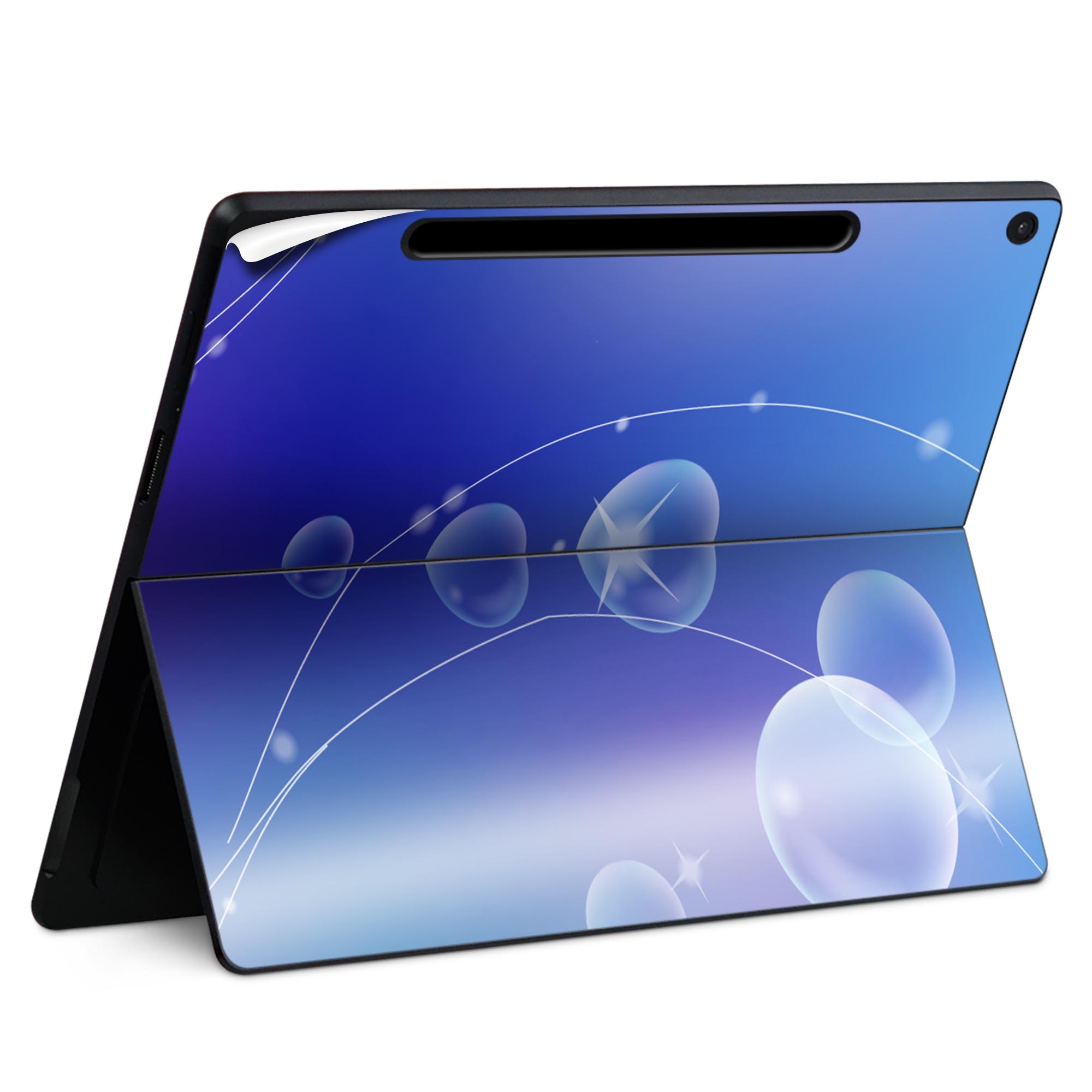商品特徴・貼るだけでかんたん着せ替え、Surfac Pro 12インチ(2025) 共通対応デザインスキンシール・高精細プリントで写真と遜色のない仕上がり！半光沢シートでしっとりツヤのある表現力・ちょっとしたすり傷からSurface本体を保護・接着部はエアフリー素材で気泡の心配も軽減・再剥離素材なので貼り付け時の調整も安心注意事項画像はサンプルですので、ご覧の環境によっては多少色味に違いを感じる場合がございます。 イメージと違った、モニターと色味が異なるという理由での交換や返金はご対応出来かねます。スキンシールのみの販売で、本体は付属しません。また、シールは背面部用のみとなります。初回貼付時の位置調整や貼り直しは可能ですが、しっかりと押し付けて接着させた後の再剥離、再利用は保証しておりません。また接着部に油分や汚れが付着しますと角の部分は剥がれやすくなりますので、貼付時はあまり触れないようにご注意ください。無地のセミグロスシートにデザインをプリントした商品で、デコなどの加工はございません。 凹凸や光沢があるように見えたり布地や金属を素材にしたように見える商品もありますが、デザインの図版によるものです。印刷時に微妙な画像のズレが生じる場合がございます。ご注文後に1点1点制作する受注生産品の為、不良品以外のご返品や交換は固くお断りします。 発送について完全受注生産のハンドメイド商品となりますので、既製品と比べて発送までお時間を頂いています。 基本的に決済確認後、最大で10営業日での発送となります。繁忙期や休業日明けの場合はさらに時間がかかる場合があります。 その際には別途メールにてご連絡致します。メール便の場合、発送日から到着までに2?4日ほどかかる場合が多く、紛失などの保障もご対応できかねます。あらかじめご了承下さい。