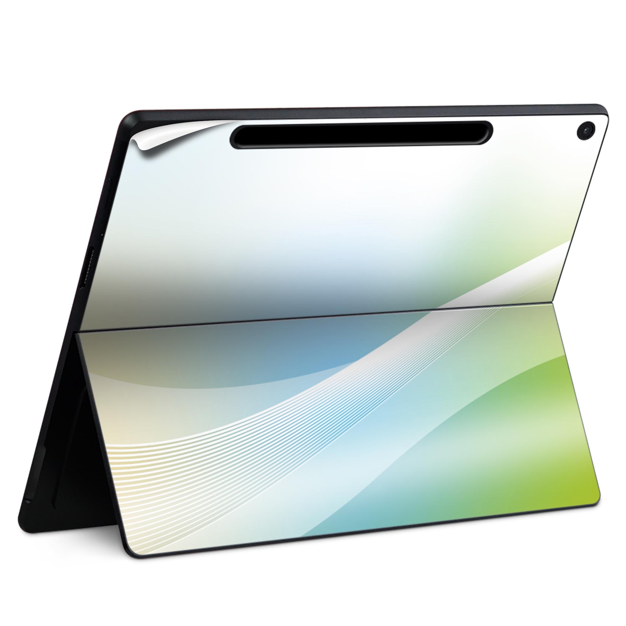 商品特徴・貼るだけでかんたん着せ替え、Surfac Pro 12インチ(2025) 共通対応デザインスキンシール・高精細プリントで写真と遜色のない仕上がり！半光沢シートでしっとりツヤのある表現力・ちょっとしたすり傷からSurface本体を保護・接着部はエアフリー素材で気泡の心配も軽減・再剥離素材なので貼り付け時の調整も安心注意事項画像はサンプルですので、ご覧の環境によっては多少色味に違いを感じる場合がございます。 イメージと違った、モニターと色味が異なるという理由での交換や返金はご対応出来かねます。スキンシールのみの販売で、本体は付属しません。また、シールは背面部用のみとなります。初回貼付時の位置調整や貼り直しは可能ですが、しっかりと押し付けて接着させた後の再剥離、再利用は保証しておりません。また接着部に油分や汚れが付着しますと角の部分は剥がれやすくなりますので、貼付時はあまり触れないようにご注意ください。無地のセミグロスシートにデザインをプリントした商品で、デコなどの加工はございません。 凹凸や光沢があるように見えたり布地や金属を素材にしたように見える商品もありますが、デザインの図版によるものです。印刷時に微妙な画像のズレが生じる場合がございます。ご注文後に1点1点制作する受注生産品の為、不良品以外のご返品や交換は固くお断りします。 発送について完全受注生産のハンドメイド商品となりますので、既製品と比べて発送までお時間を頂いています。 基本的に決済確認後、最大で10営業日での発送となります。繁忙期や休業日明けの場合はさらに時間がかかる場合があります。 その際には別途メールにてご連絡致します。メール便の場合、発送日から到着までに2?4日ほどかかる場合が多く、紛失などの保障もご対応できかねます。あらかじめご了承下さい。