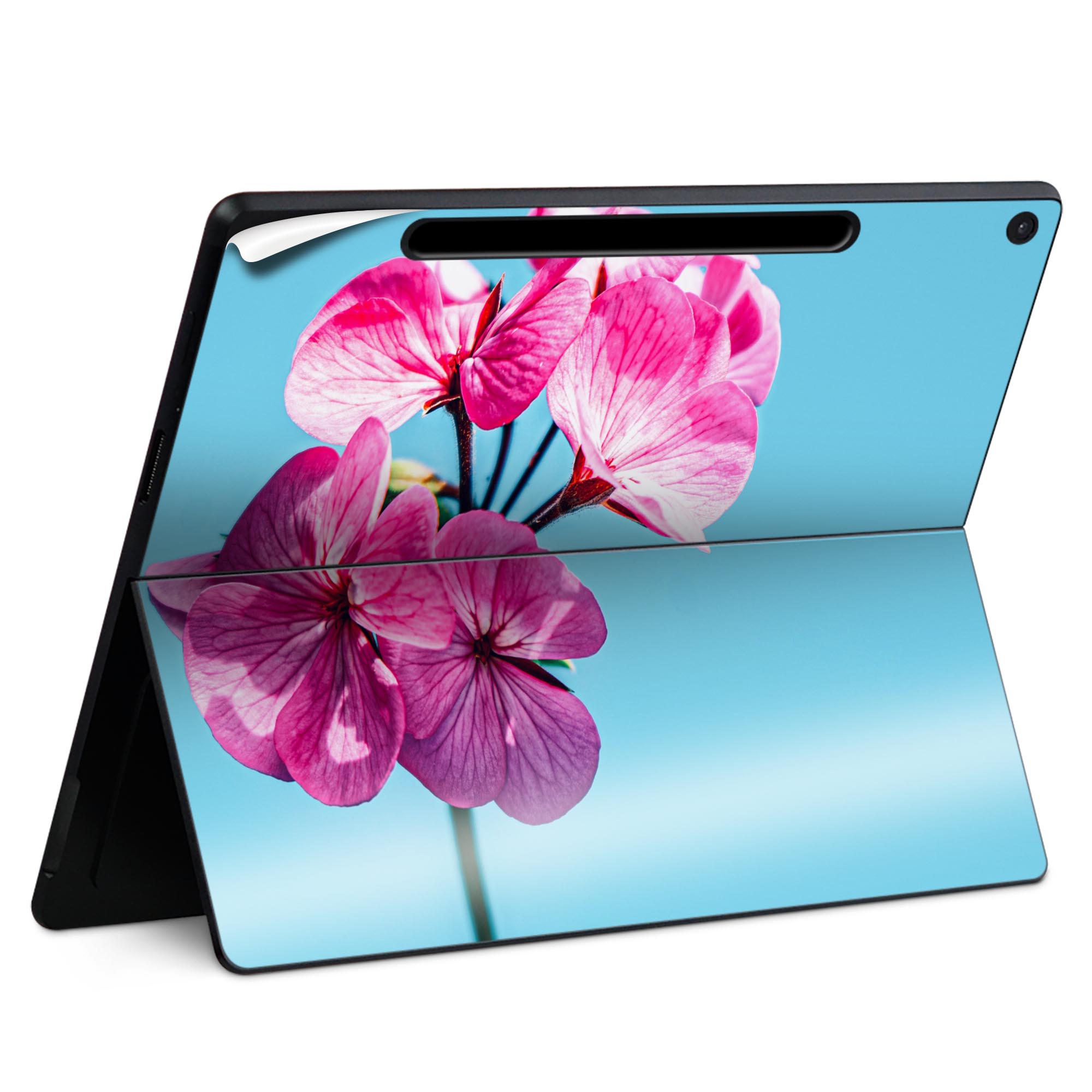 商品特徴・貼るだけでかんたん着せ替え、Surfac Pro 12インチ(2025) 共通対応デザインスキンシール・高精細プリントで写真と遜色のない仕上がり！半光沢シートでしっとりツヤのある表現力・ちょっとしたすり傷からSurface本体を保護・接着部はエアフリー素材で気泡の心配も軽減・再剥離素材なので貼り付け時の調整も安心注意事項画像はサンプルですので、ご覧の環境によっては多少色味に違いを感じる場合がございます。 イメージと違った、モニターと色味が異なるという理由での交換や返金はご対応出来かねます。スキンシールのみの販売で、本体は付属しません。また、シールは背面部用のみとなります。初回貼付時の位置調整や貼り直しは可能ですが、しっかりと押し付けて接着させた後の再剥離、再利用は保証しておりません。また接着部に油分や汚れが付着しますと角の部分は剥がれやすくなりますので、貼付時はあまり触れないようにご注意ください。無地のセミグロスシートにデザインをプリントした商品で、デコなどの加工はございません。 凹凸や光沢があるように見えたり布地や金属を素材にしたように見える商品もありますが、デザインの図版によるものです。印刷時に微妙な画像のズレが生じる場合がございます。ご注文後に1点1点制作する受注生産品の為、不良品以外のご返品や交換は固くお断りします。 発送について完全受注生産のハンドメイド商品となりますので、既製品と比べて発送までお時間を頂いています。 基本的に決済確認後、最大で10営業日での発送となります。繁忙期や休業日明けの場合はさらに時間がかかる場合があります。 その際には別途メールにてご連絡致します。メール便の場合、発送日から到着までに2?4日ほどかかる場合が多く、紛失などの保障もご対応できかねます。あらかじめご了承下さい。