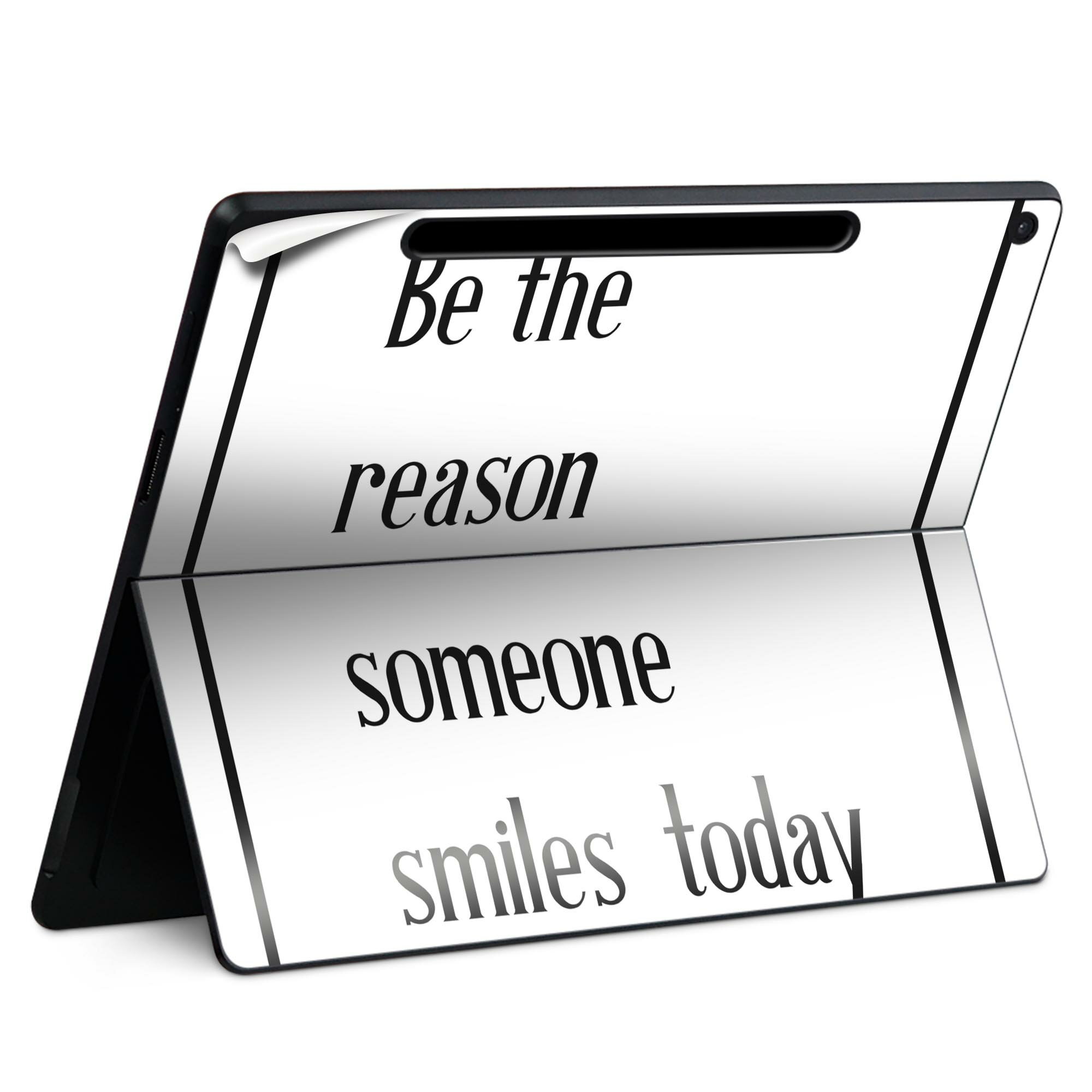 Surface Pro 12 インチ (2025) 用 スキンシール 全面スキンシール フル SurfacePro12 用 背面 底 ステッカー 保護シール 高品質再剥離性シート キャラクター かわいい 023396 女性 顔 人物 009847 英語 文字 格言