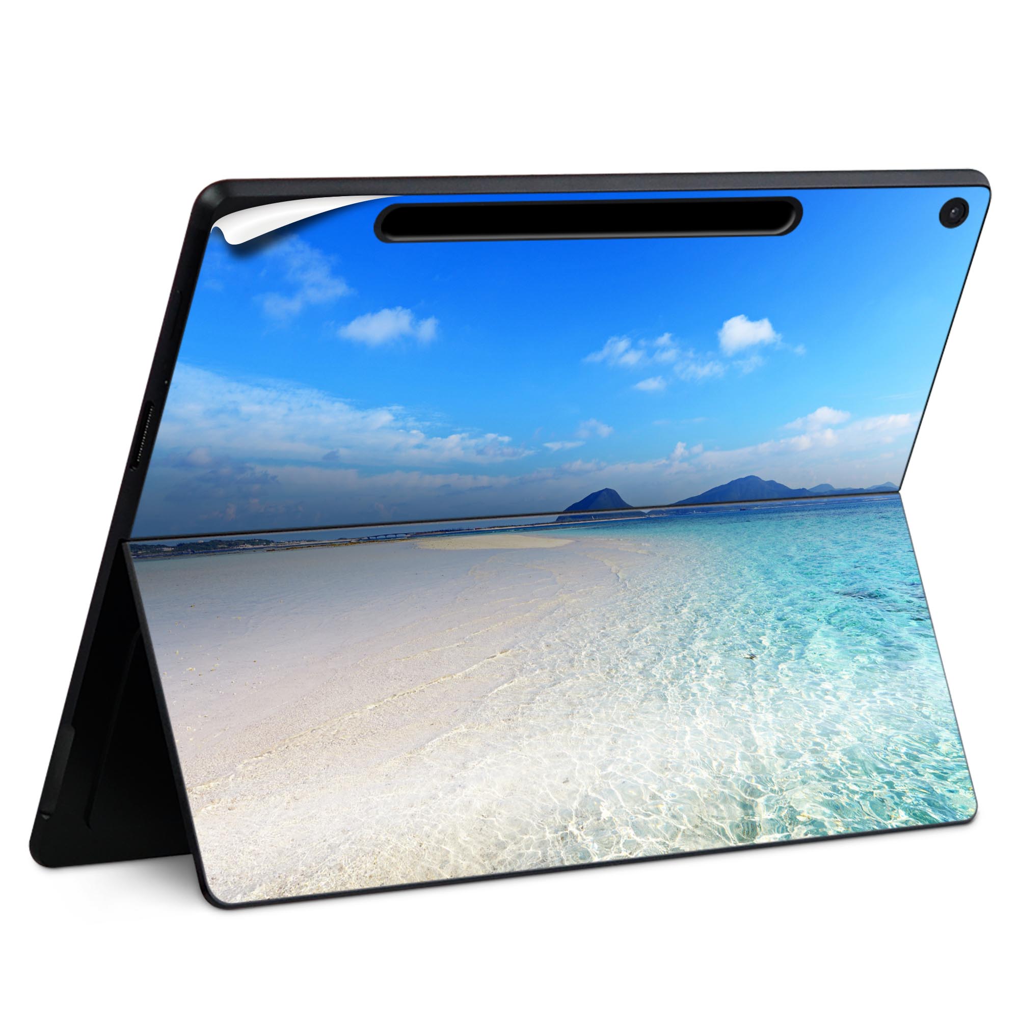 商品特徴・貼るだけでかんたん着せ替え、Surfac Pro 12インチ(2025) 共通対応デザインスキンシール・高精細プリントで写真と遜色のない仕上がり！半光沢シートでしっとりツヤのある表現力・ちょっとしたすり傷からSurface本体を保護・接着部はエアフリー素材で気泡の心配も軽減・再剥離素材なので貼り付け時の調整も安心注意事項画像はサンプルですので、ご覧の環境によっては多少色味に違いを感じる場合がございます。 イメージと違った、モニターと色味が異なるという理由での交換や返金はご対応出来かねます。スキンシールのみの販売で、本体は付属しません。また、シールは背面部用のみとなります。初回貼付時の位置調整や貼り直しは可能ですが、しっかりと押し付けて接着させた後の再剥離、再利用は保証しておりません。また接着部に油分や汚れが付着しますと角の部分は剥がれやすくなりますので、貼付時はあまり触れないようにご注意ください。無地のセミグロスシートにデザインをプリントした商品で、デコなどの加工はございません。 凹凸や光沢があるように見えたり布地や金属を素材にしたように見える商品もありますが、デザインの図版によるものです。印刷時に微妙な画像のズレが生じる場合がございます。ご注文後に1点1点制作する受注生産品の為、不良品以外のご返品や交換は固くお断りします。 発送について完全受注生産のハンドメイド商品となりますので、既製品と比べて発送までお時間を頂いています。 基本的に決済確認後、最大で10営業日での発送となります。繁忙期や休業日明けの場合はさらに時間がかかる場合があります。 その際には別途メールにてご連絡致します。メール便の場合、発送日から到着までに2?4日ほどかかる場合が多く、紛失などの保障もご対応できかねます。あらかじめご了承下さい。