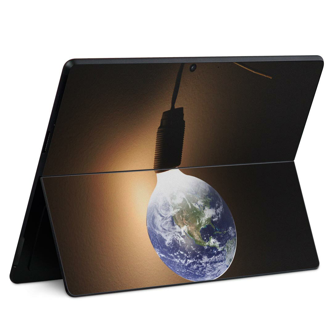 商品特徴・貼るだけでかんたん着せ替え、Surface Pro9 Pro 8 Surface Pro X 共通対応デザインスキンシール・高精細プリントで写真と遜色のない仕上がり！半光沢シートでしっとりツヤのある表現力・ちょっとしたすり傷からSurface本体を保護・接着部はエアフリー素材で気泡の心配も軽減・再剥離素材なので貼り付け時の調整も安心注意事項画像はサンプルですので、ご覧の環境によっては多少色味に違いを感じる場合がございます。 イメージと違った、モニターと色味が異なるという理由での交換や返金はご対応出来かねます。スキンシールのみの販売で、本体は付属しません。また、シールは背面部用のみとなります。初回貼付時の位置調整や貼り直しは可能ですが、しっかりと押し付けて接着させた後の再剥離、再利用は保証しておりません。また接着部に油分や汚れが付着しますと角の部分は剥がれやすくなりますので、貼付時はあまり触れないようにご注意ください。無地のセミグロスシートにデザインをプリントした商品で、デコなどの加工はございません。 凹凸や光沢があるように見えたり布地や金属を素材にしたように見える商品もありますが、デザインの図版によるものです。印刷時に微妙な画像のズレが生じる場合がございます。ご注文後に1点1点制作する受注生産品の為、不良品以外のご返品や交換は固くお断りします。 発送について完全受注生産のハンドメイド商品となりますので、既製品と比べて発送までお時間を頂いています。 基本的に決済確認後、最大で10営業日での発送となります。繁忙期や休業日明けの場合はさらに時間がかかる場合があります。 その際には別途メールにてご連絡致します。メール便の場合、発送日から到着までに2?4日ほどかかる場合が多く、紛失などの保障もご対応できかねます。あらかじめご了承下さい。