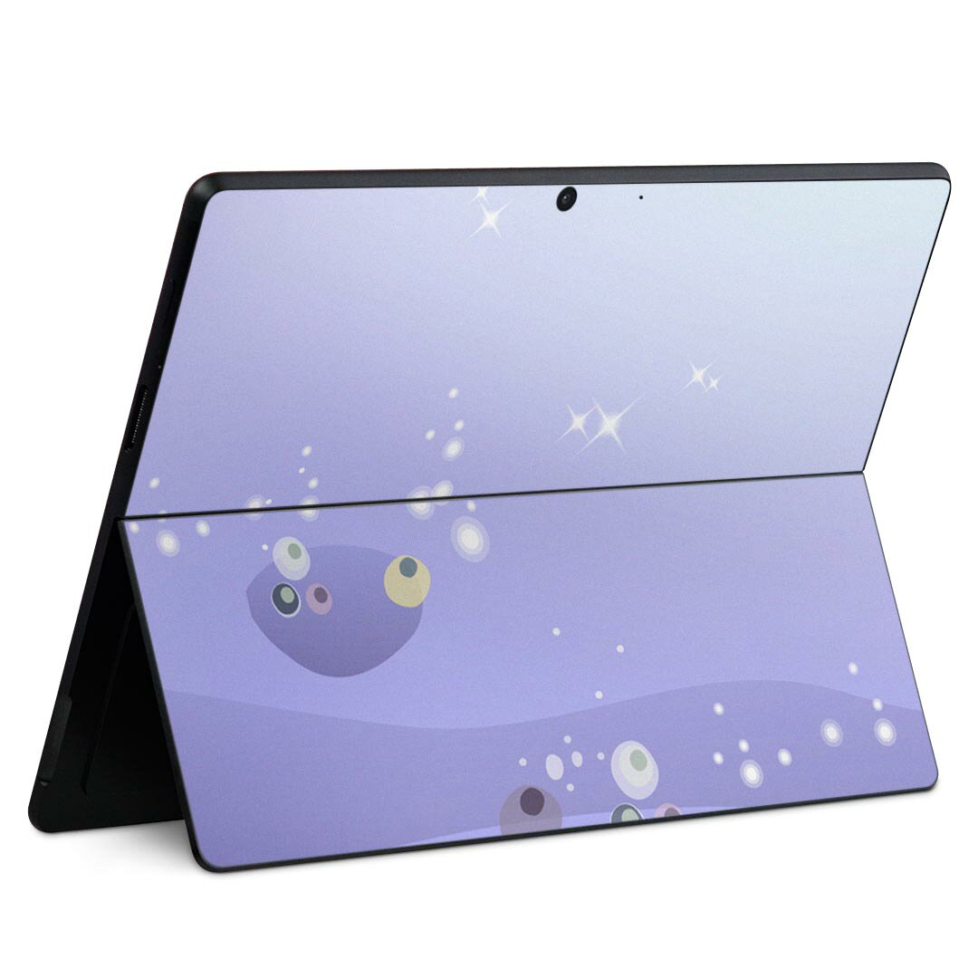 商品特徴・貼るだけでかんたん着せ替え、Surface Pro9 Pro 8 Surface Pro X 共通対応デザインスキンシール・高精細プリントで写真と遜色のない仕上がり！半光沢シートでしっとりツヤのある表現力・ちょっとしたすり傷からSurface本体を保護・接着部はエアフリー素材で気泡の心配も軽減・再剥離素材なので貼り付け時の調整も安心注意事項画像はサンプルですので、ご覧の環境によっては多少色味に違いを感じる場合がございます。 イメージと違った、モニターと色味が異なるという理由での交換や返金はご対応出来かねます。スキンシールのみの販売で、本体は付属しません。また、シールは背面部用のみとなります。初回貼付時の位置調整や貼り直しは可能ですが、しっかりと押し付けて接着させた後の再剥離、再利用は保証しておりません。また接着部に油分や汚れが付着しますと角の部分は剥がれやすくなりますので、貼付時はあまり触れないようにご注意ください。無地のセミグロスシートにデザインをプリントした商品で、デコなどの加工はございません。 凹凸や光沢があるように見えたり布地や金属を素材にしたように見える商品もありますが、デザインの図版によるものです。印刷時に微妙な画像のズレが生じる場合がございます。ご注文後に1点1点制作する受注生産品の為、不良品以外のご返品や交換は固くお断りします。 発送について完全受注生産のハンドメイド商品となりますので、既製品と比べて発送までお時間を頂いています。 基本的に決済確認後、最大で10営業日での発送となります。繁忙期や休業日明けの場合はさらに時間がかかる場合があります。 その際には別途メールにてご連絡致します。メール便の場合、発送日から到着までに2?4日ほどかかる場合が多く、紛失などの保障もご対応できかねます。あらかじめご了承下さい。