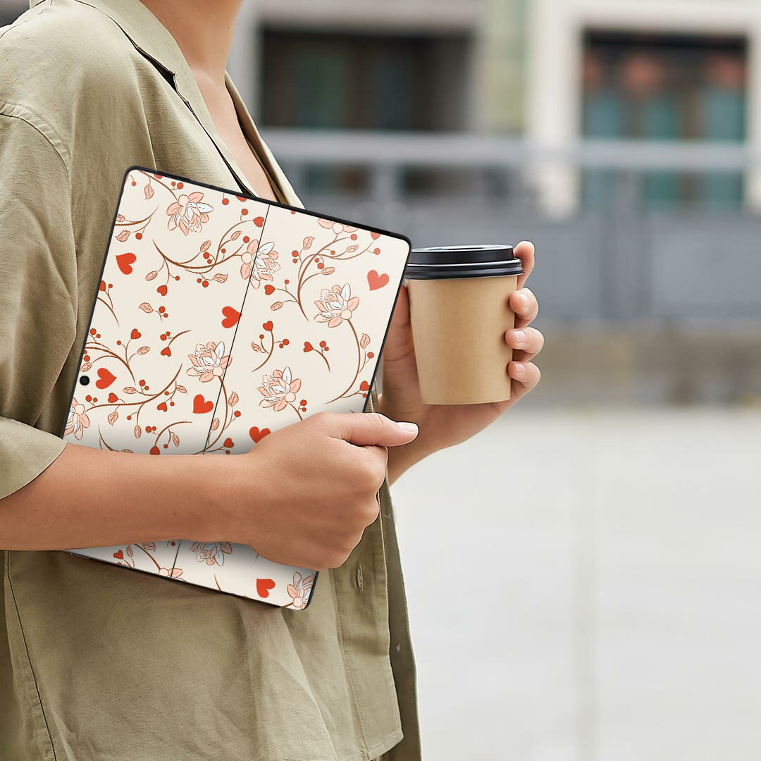 Surface Pro11(2024) / Pro10(for Business) / Pro9(2022) 共通対応 背面 保護 デザイン スキンシール Pro8/ProX 各種対応 002489 ハート 花 ピンク