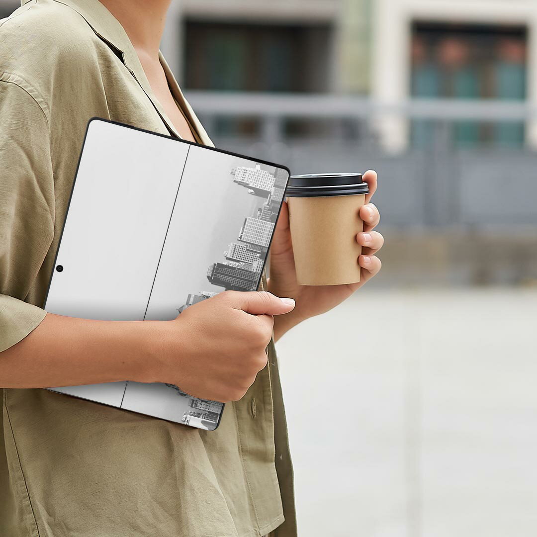 Surface Pro11(2024) / Pro10(for Business) / Pro9(2022) 共通対応 背面 保護 デザイン スキンシール Pro8/ProX 各種対応 023805 都市 風景 モノクロ 写真
