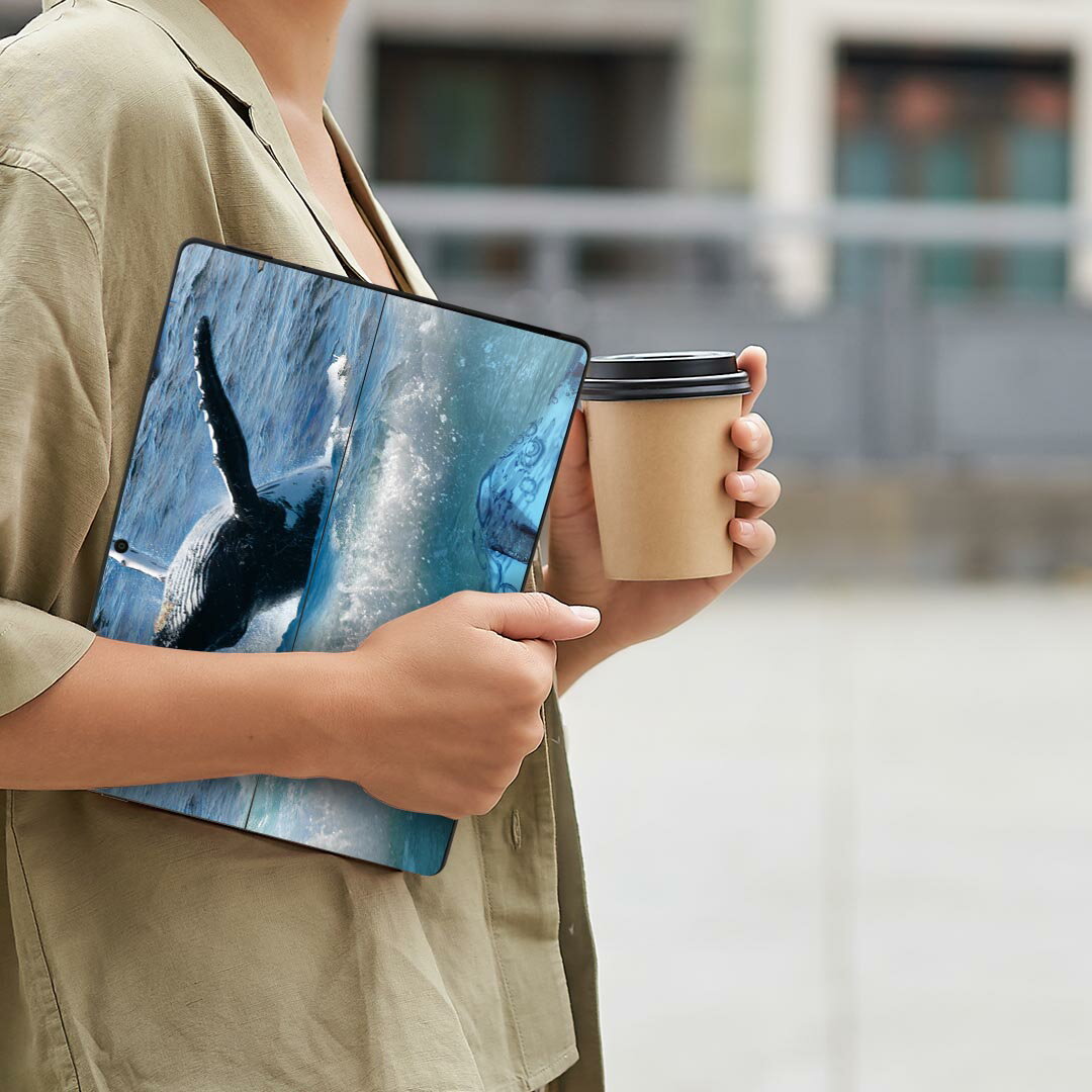 Surface Pro11(2024) / Pro10(for Business) / Pro9(2022) 共通対応 背面 保護 デザイン スキンシール Pro8/ProX 各種対応 004897 海 鯨 写真