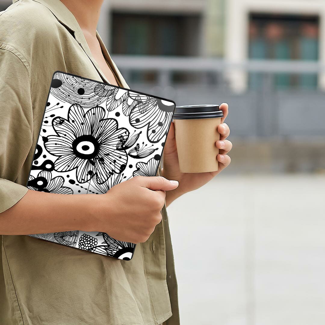 Surface Pro11(2024) / Pro10(for Business) / Pro9(2022) 共通対応 背面 保護 デザイン スキンシール Pro8/ProX 各種対応 010649 花 黒