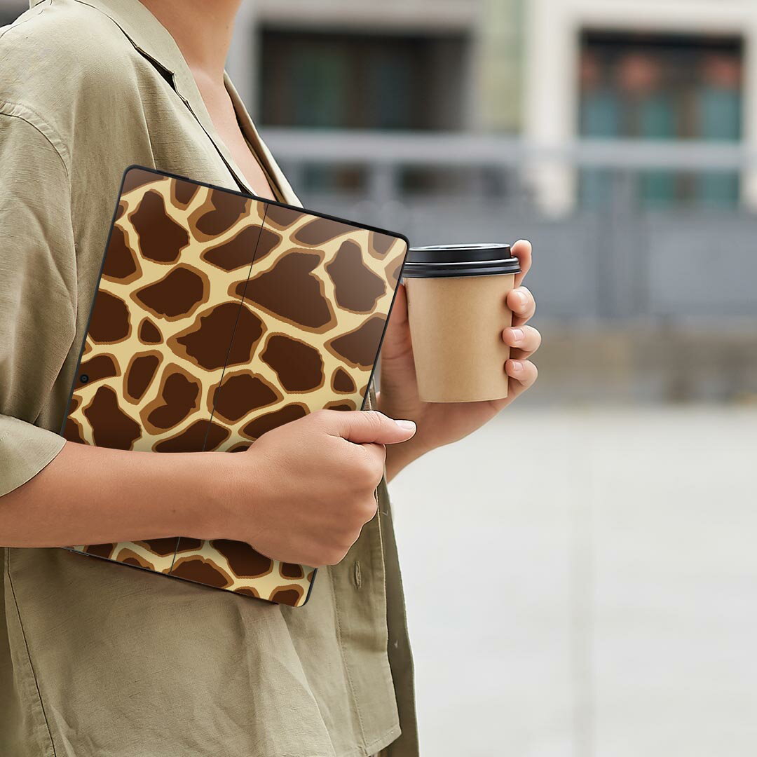 Surface Pro11(2024) / Pro10(for Business) / Pro9(2022) 共通対応 背面 保護 デザイン スキンシール Pro8/ProX 各種対応 011524 キリン 動物 アニマル柄