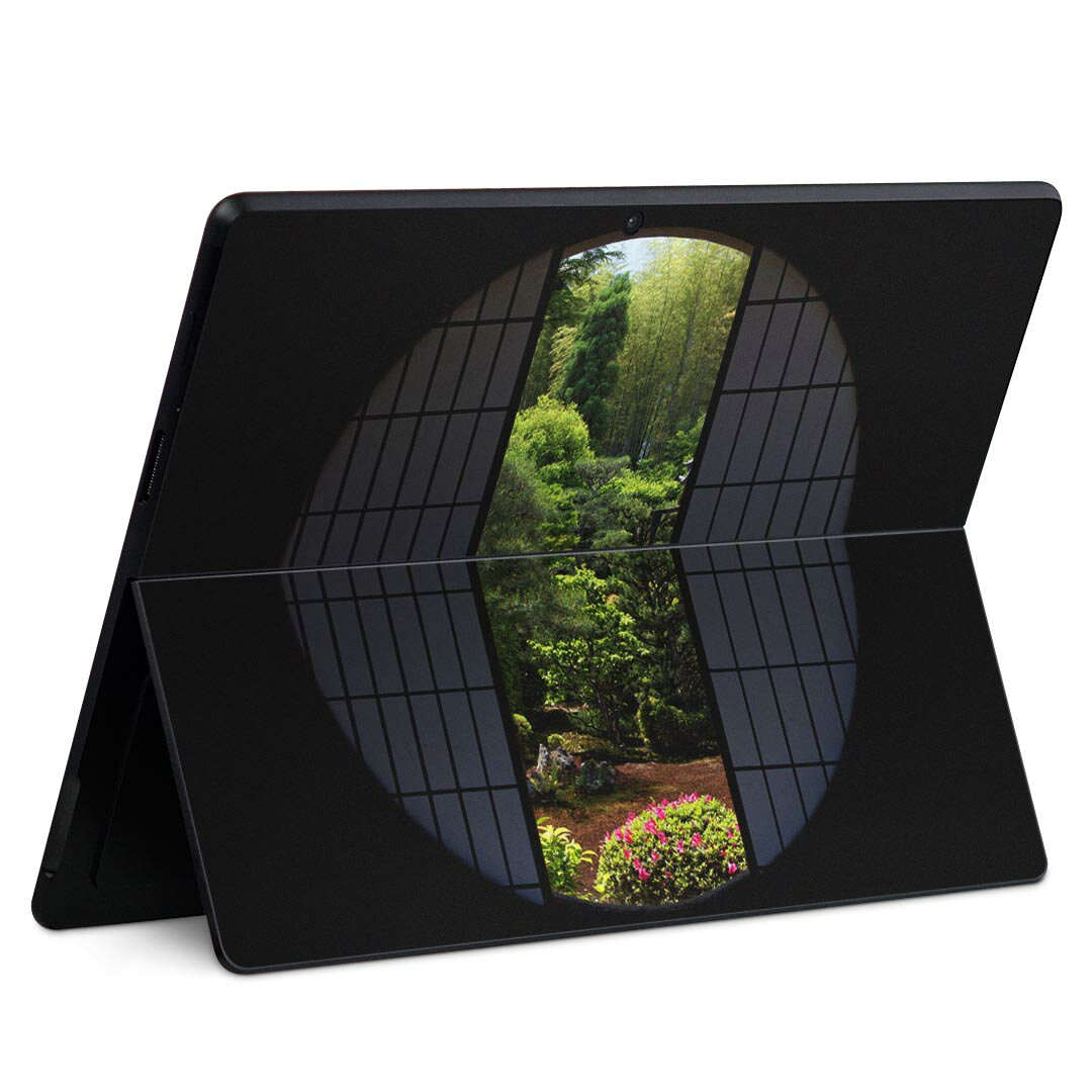 商品特徴・貼るだけでかんたん着せ替え、Surface Pro9 Pro 8 Surface Pro X 共通対応デザインスキンシール・高精細プリントで写真と遜色のない仕上がり！半光沢シートでしっとりツヤのある表現力・ちょっとしたすり傷からSurface本体を保護・接着部はエアフリー素材で気泡の心配も軽減・再剥離素材なので貼り付け時の調整も安心注意事項画像はサンプルですので、ご覧の環境によっては多少色味に違いを感じる場合がございます。 イメージと違った、モニターと色味が異なるという理由での交換や返金はご対応出来かねます。スキンシールのみの販売で、本体は付属しません。また、シールは背面部用のみとなります。初回貼付時の位置調整や貼り直しは可能ですが、しっかりと押し付けて接着させた後の再剥離、再利用は保証しておりません。また接着部に油分や汚れが付着しますと角の部分は剥がれやすくなりますので、貼付時はあまり触れないようにご注意ください。無地のセミグロスシートにデザインをプリントした商品で、デコなどの加工はございません。 凹凸や光沢があるように見えたり布地や金属を素材にしたように見える商品もありますが、デザインの図版によるものです。印刷時に微妙な画像のズレが生じる場合がございます。ご注文後に1点1点制作する受注生産品の為、不良品以外のご返品や交換は固くお断りします。 発送について完全受注生産のハンドメイド商品となりますので、既製品と比べて発送までお時間を頂いています。 基本的に決済確認後、最大で10営業日での発送となります。繁忙期や休業日明けの場合はさらに時間がかかる場合があります。 その際には別途メールにてご連絡致します。メール便の場合、発送日から到着までに2?4日ほどかかる場合が多く、紛失などの保障もご対応できかねます。あらかじめご了承下さい。