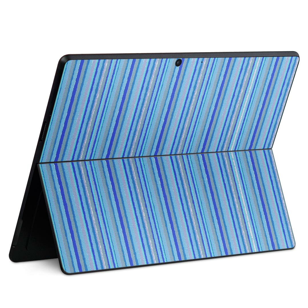 商品特徴・貼るだけでかんたん着せ替え、Surface Pro9 Pro 8 Surface Pro X 共通対応デザインスキンシール・高精細プリントで写真と遜色のない仕上がり！半光沢シートでしっとりツヤのある表現力・ちょっとしたすり傷からSurface本体を保護・接着部はエアフリー素材で気泡の心配も軽減・再剥離素材なので貼り付け時の調整も安心注意事項画像はサンプルですので、ご覧の環境によっては多少色味に違いを感じる場合がございます。 イメージと違った、モニターと色味が異なるという理由での交換や返金はご対応出来かねます。スキンシールのみの販売で、本体は付属しません。また、シールは背面部用のみとなります。初回貼付時の位置調整や貼り直しは可能ですが、しっかりと押し付けて接着させた後の再剥離、再利用は保証しておりません。また接着部に油分や汚れが付着しますと角の部分は剥がれやすくなりますので、貼付時はあまり触れないようにご注意ください。無地のセミグロスシートにデザインをプリントした商品で、デコなどの加工はございません。 凹凸や光沢があるように見えたり布地や金属を素材にしたように見える商品もありますが、デザインの図版によるものです。印刷時に微妙な画像のズレが生じる場合がございます。ご注文後に1点1点制作する受注生産品の為、不良品以外のご返品や交換は固くお断りします。 発送について完全受注生産のハンドメイド商品となりますので、既製品と比べて発送までお時間を頂いています。 基本的に決済確認後、最大で10営業日での発送となります。繁忙期や休業日明けの場合はさらに時間がかかる場合があります。 その際には別途メールにてご連絡致します。メール便の場合、発送日から到着までに2?4日ほどかかる場合が多く、紛失などの保障もご対応できかねます。あらかじめご了承下さい。