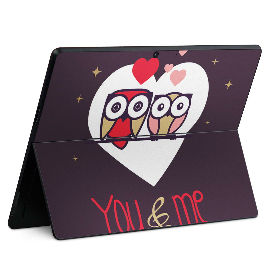 商品特徴・貼るだけでかんたん着せ替え、Surface Pro9 Pro 8 Surface Pro X 共通対応デザインスキンシール・高精細プリントで写真と遜色のない仕上がり！半光沢シートでしっとりツヤのある表現力・ちょっとしたすり傷からSurface本体を保護・接着部はエアフリー素材で気泡の心配も軽減・再剥離素材なので貼り付け時の調整も安心注意事項画像はサンプルですので、ご覧の環境によっては多少色味に違いを感じる場合がございます。 イメージと違った、モニターと色味が異なるという理由での交換や返金はご対応出来かねます。スキンシールのみの販売で、本体は付属しません。また、シールは背面部用のみとなります。初回貼付時の位置調整や貼り直しは可能ですが、しっかりと押し付けて接着させた後の再剥離、再利用は保証しておりません。また接着部に油分や汚れが付着しますと角の部分は剥がれやすくなりますので、貼付時はあまり触れないようにご注意ください。無地のセミグロスシートにデザインをプリントした商品で、デコなどの加工はございません。 凹凸や光沢があるように見えたり布地や金属を素材にしたように見える商品もありますが、デザインの図版によるものです。印刷時に微妙な画像のズレが生じる場合がございます。ご注文後に1点1点制作する受注生産品の為、不良品以外のご返品や交換は固くお断りします。 発送について完全受注生産のハンドメイド商品となりますので、既製品と比べて発送までお時間を頂いています。 基本的に決済確認後、最大で10営業日での発送となります。繁忙期や休業日明けの場合はさらに時間がかかる場合があります。 その際には別途メールにてご連絡致します。メール便の場合、発送日から到着までに2?4日ほどかかる場合が多く、紛失などの保障もご対応できかねます。あらかじめご了承下さい。