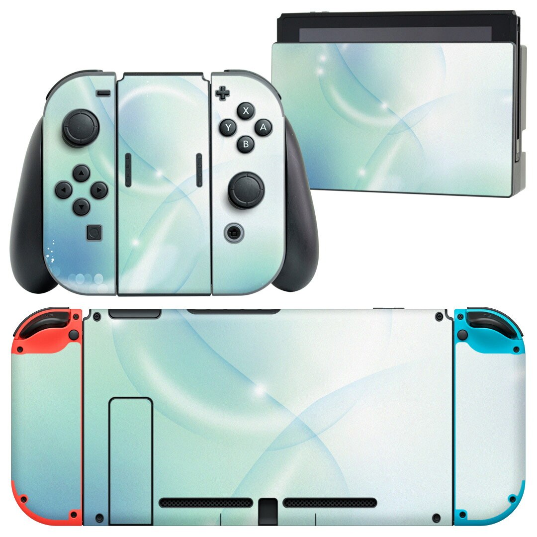 製品名 Nintendo Switch 本体裏面＆ドック正面＆ジョイコン専用 デザインスキンシール セット内容 Nintendo Switch 本体＆ドック＆ジョイコン用スキンシール（各1枚） ニンテンドースイッチ専用です。携帯機のSwitch LiteやProコンには対応していません。 商品特徴 再剥離性シートを素材に採用し、細かな位置調整がしやすく貼り直しが容易です。専用の業務プリンターを使い、商品画像と遜色のない美しい印刷仕上がり。 注意事項 画像はサンプルですので、ご覧の環境によっては多少色味に違いを感じる場合がございます。 イメージと違った、モニターと色味が異なるという理由での交換や返金はご対応出来かねます。スキンシールのみの販売で、ニンテンドースイッチ本体などは付属しません。シワができた場合、ドライヤーなどで軽く温め、外側に向けてシワを伸ばすように貼ってください。初回貼付時の位置調整や貼り直しは可能ですが、しっかりと押し付けて接着させた後の再剥離、再利用は保証しておりません。また接着部に油分や汚れが付着しますと角の部分は剥がれやすくなりますので、貼付時はあまり触れないようにご注意ください。無地のセミグロスシートにデザインをプリントした商品で、デコなどの加工はございません。 凹凸や光沢があるように見えたり布地や金属を素材にしたように見える商品もありますが、デザインの図版によるものです。印刷時に微妙な画像のズレが生じる場合がございます。ご注文後に1点1点制作する受注生産品の為、不良品以外のご返品や交換は固くお断りします。当店における繰り返しの実機テストでは問題ありませんでしたが、経過年数や使用環境により、シールを剥がす際に本体の塗装が一部剥がれる可能性があります。恐れ入りますが、万が一そのような状況になった場合でも当店ではゲーム機本体の保証は出来かねますので、予めご理解の上お求めください。 商品発送 完全受注生産のハンドメイド商品となりますので、既製品と比べて発送までお時間を頂いています。 基本的に決済確認後2?3営業日、最大で10営業日での発送となります。繁忙期や休業日明けの場合はさらに時間がかかる場合があります。 その際には別途メールにてご連絡致します。メール便の場合、発送日から到着までに2?4日ほどかかる場合が多く、紛失などの保障もご対応できかねます。あらかじめご了承下さい。