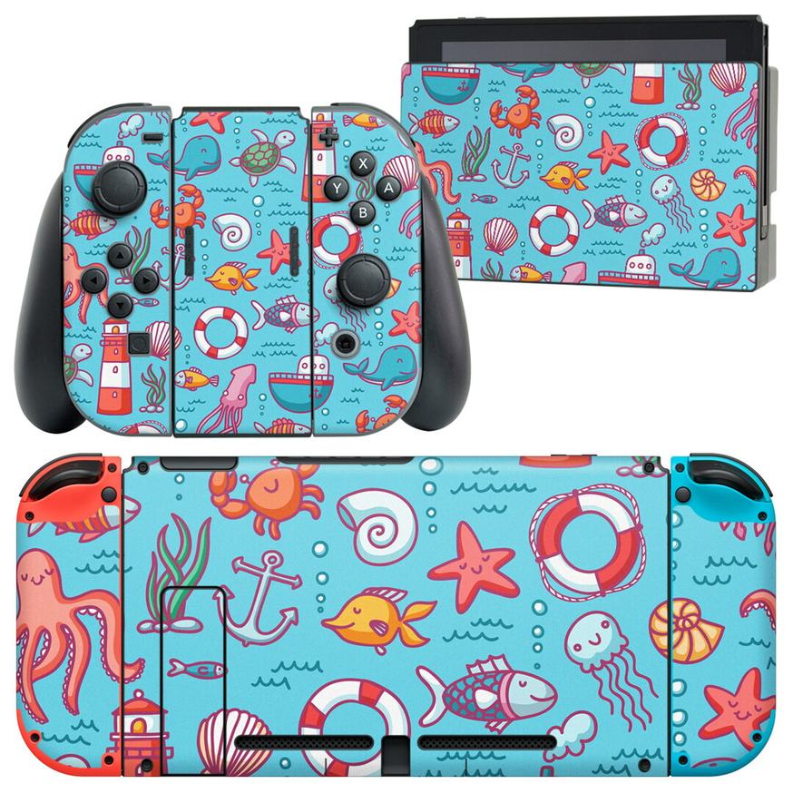 製品名 Nintendo Switch 本体裏面＆ドック正面＆ジョイコン専用 デザインスキンシール セット内容 Nintendo Switch 本体＆ドック＆ジョイコン用スキンシール（各1枚） ニンテンドースイッチ専用です。携帯機のSwitch LiteやProコンには対応していません。 商品特徴 再剥離性シートを素材に採用し、細かな位置調整がしやすく貼り直しが容易です。専用の業務プリンターを使い、商品画像と遜色のない美しい印刷仕上がり。 注意事項 画像はサンプルですので、ご覧の環境によっては多少色味に違いを感じる場合がございます。 イメージと違った、モニターと色味が異なるという理由での交換や返金はご対応出来かねます。スキンシールのみの販売で、ニンテンドースイッチ本体などは付属しません。シワができた場合、ドライヤーなどで軽く温め、外側に向けてシワを伸ばすように貼ってください。初回貼付時の位置調整や貼り直しは可能ですが、しっかりと押し付けて接着させた後の再剥離、再利用は保証しておりません。また接着部に油分や汚れが付着しますと角の部分は剥がれやすくなりますので、貼付時はあまり触れないようにご注意ください。無地のセミグロスシートにデザインをプリントした商品で、デコなどの加工はございません。 凹凸や光沢があるように見えたり布地や金属を素材にしたように見える商品もありますが、デザインの図版によるものです。印刷時に微妙な画像のズレが生じる場合がございます。ご注文後に1点1点制作する受注生産品の為、不良品以外のご返品や交換は固くお断りします。当店における繰り返しの実機テストでは問題ありませんでしたが、経過年数や使用環境により、シールを剥がす際に本体の塗装が一部剥がれる可能性があります。恐れ入りますが、万が一そのような状況になった場合でも当店ではゲーム機本体の保証は出来かねますので、予めご理解の上お求めください。 商品発送 完全受注生産のハンドメイド商品となりますので、既製品と比べて発送までお時間を頂いています。 基本的に決済確認後2?3営業日、最大で10営業日での発送となります。繁忙期や休業日明けの場合はさらに時間がかかる場合があります。 その際には別途メールにてご連絡致します。メール便の場合、発送日から到着までに2?4日ほどかかる場合が多く、紛失などの保障もご対応できかねます。あらかじめご了承下さい。