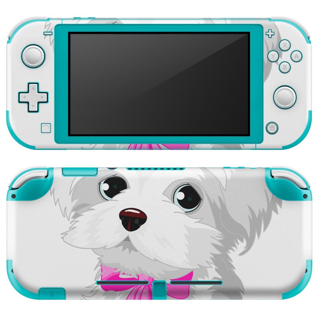 製品名 Nintendo Switch Lite専用 デザインスキンシール セット内容 Nintendo Switch Lite本体用スキンシール（裏表）各1枚 ※液晶側シールは2パーツに分かれていますニンテンドースイッチライト専用です。据え置き機のSwitch本体やJoyコンには対応していません。 商品特徴 3M社製の再剥離性シートを素材に採用し、細かな位置調整がしやすく貼り直しが容易です。また、エアフリーでもありますので気泡が簡単に逃げるので、キレイに貼ることができます。専用の業務プリンターを使い、商品画像と遜色のない美しい印刷仕上がり。 注意事項 画像はサンプルですので、ご覧の環境によっては多少色味に違いを感じる場合がございます。 イメージと違った、モニターと色味が異なるという理由での交換や返金はご対応出来かねます。スキンシールのみの販売で、ニンテンドースイッチ本体などは付属しません。シワができた場合、ドライヤーなどで軽く温め、外側に向けてシワを伸ばすように貼ってください。初回貼付時の位置調整や貼り直しは可能ですが、しっかりと押し付けて接着させた後の再剥離、再利用は保証しておりません。また接着部に油分や汚れが付着しますと角の部分は剥がれやすくなりますので、貼付時はあまり触れないようにご注意ください。無地のセミグロスシートにデザインをプリントした商品で、デコなどの加工はございません。 凹凸や光沢があるように見えたり布地や金属を素材にしたように見える商品もありますが、デザインの図版によるものです。印刷時に微妙な画像のズレが生じる場合がございます。ご注文後に1点1点制作する受注生産品の為、不良品以外のご返品や交換は固くお断りします。 商品発送 完全受注生産のハンドメイド商品となりますので、既製品と比べて発送までお時間を頂いています。 基本的に決済確認後2?3営業日、最大で10営業日での発送となります。繁忙期や休業日明けの場合はさらに時間がかかる場合があります。 その際には別途メールにてご連絡致します。メール便の場合、発送日から到着までに2?4日ほどかかる場合が多く、紛失などの保障もご対応できかねます。あらかじめご了承下さい。